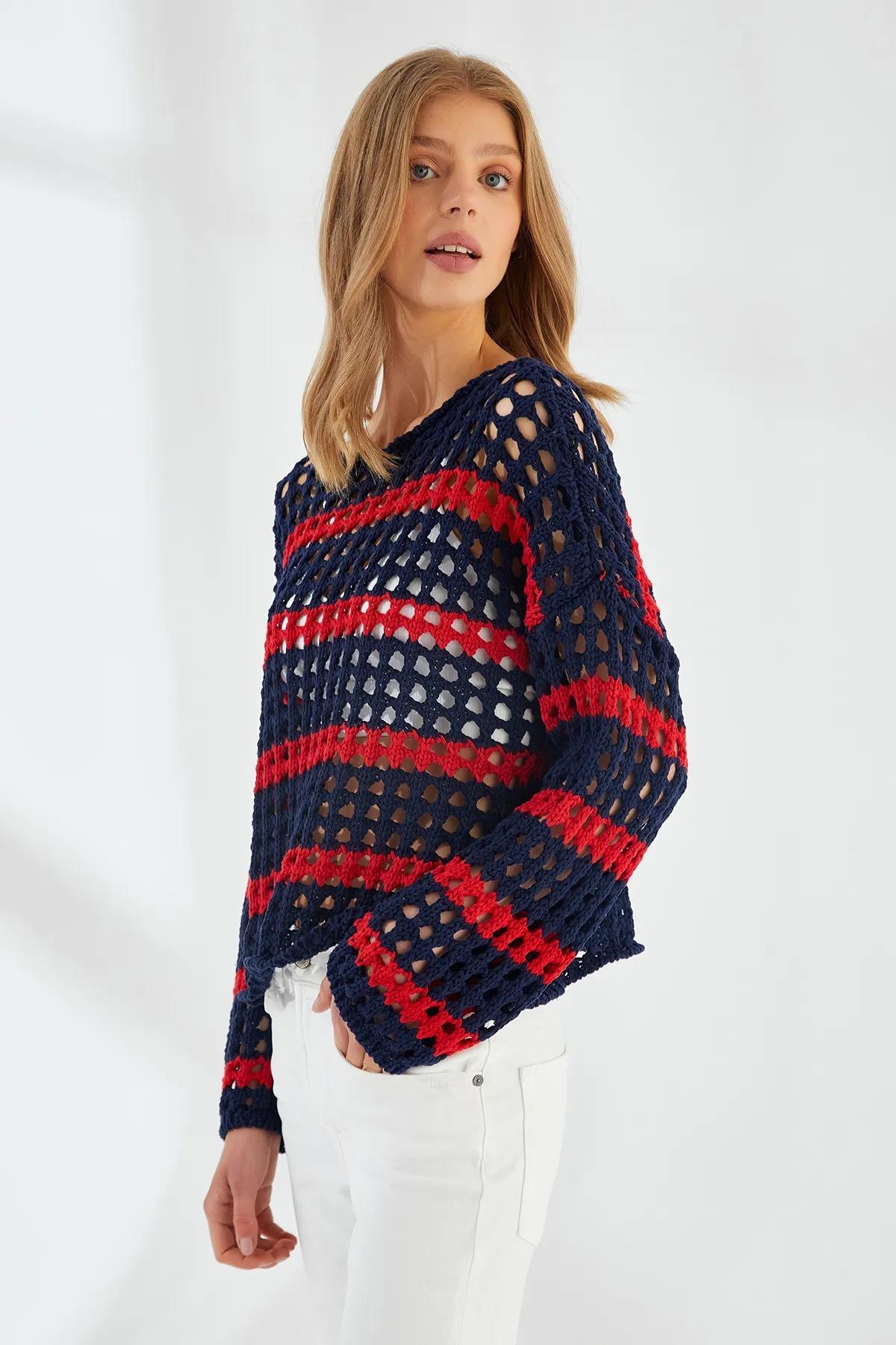 6877 Kadın Çizgili Ajurlu Kayık Yaka Triko Kazak Lacivert