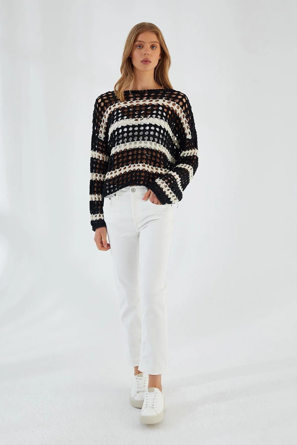 6877 Kadın Çizgili Ajurlu Kayık Yaka Triko Kazak Siyah