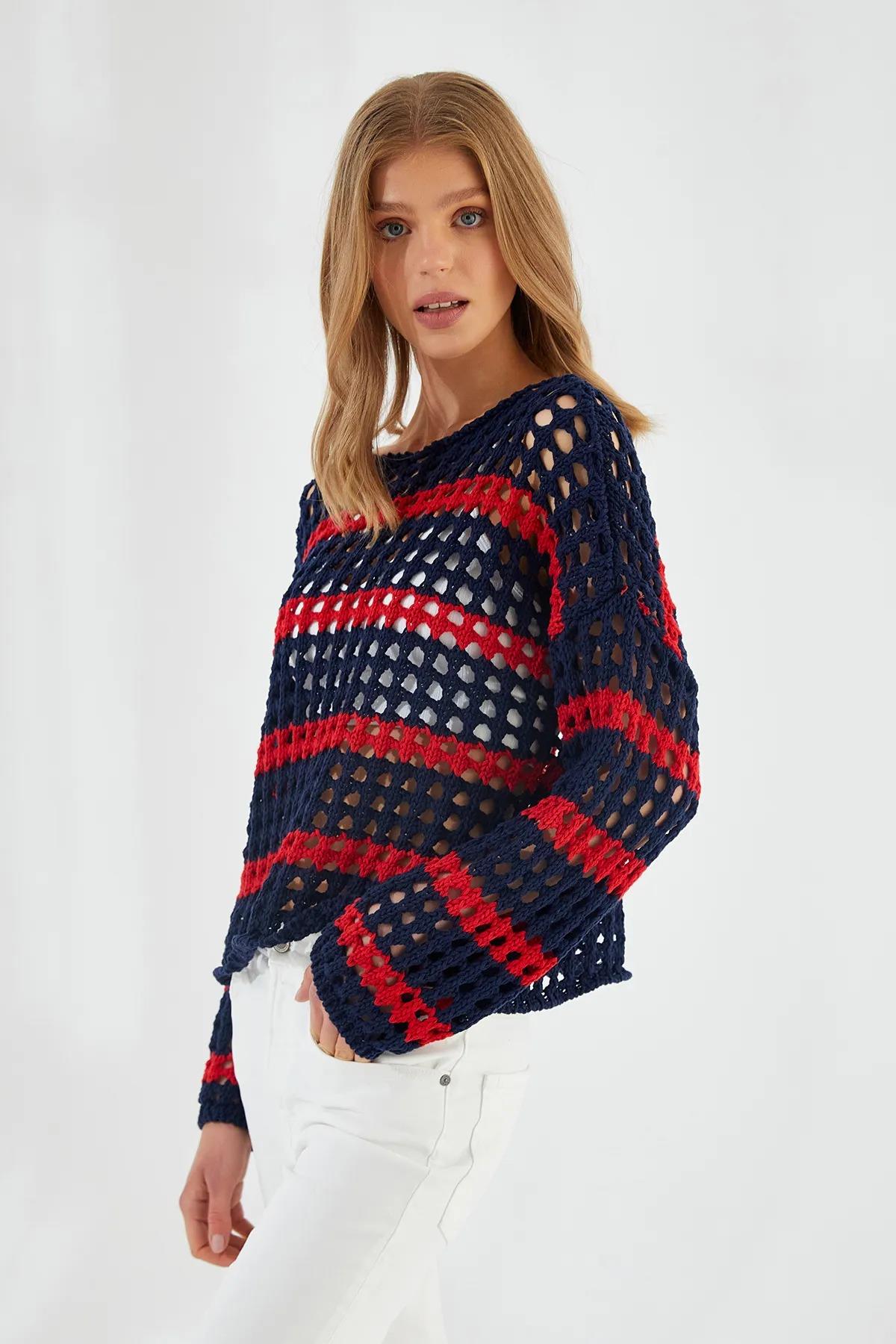 6877 Kadın Çizgili Ajurlu Kayık Yaka Triko Kazak Lacivert