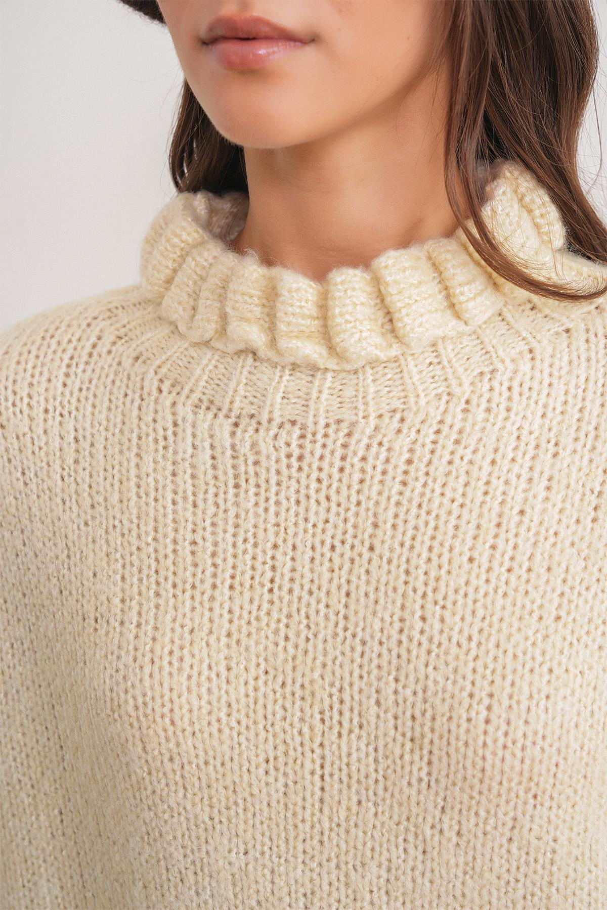 6883 Kadın Fırfır Detay Crop Triko Kazak Bej