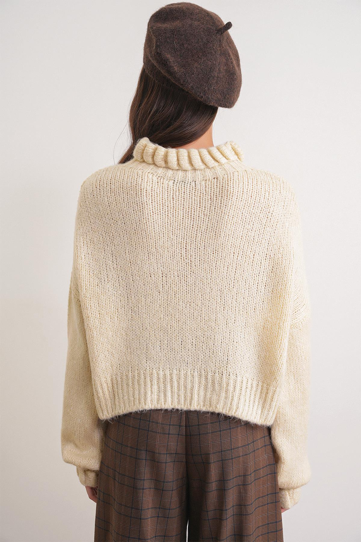 6883 Kadın Fırfır Detay Crop Triko Kazak Bej