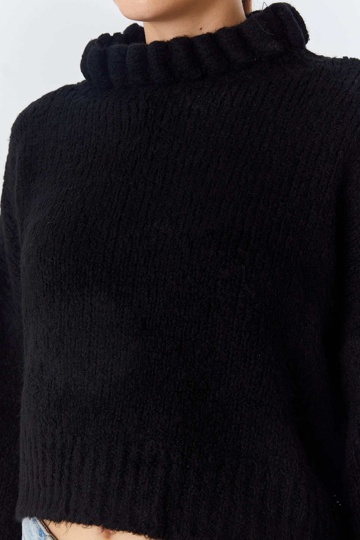 6883 Kadın Fırfır Detay Crop Triko Kazak Siyah