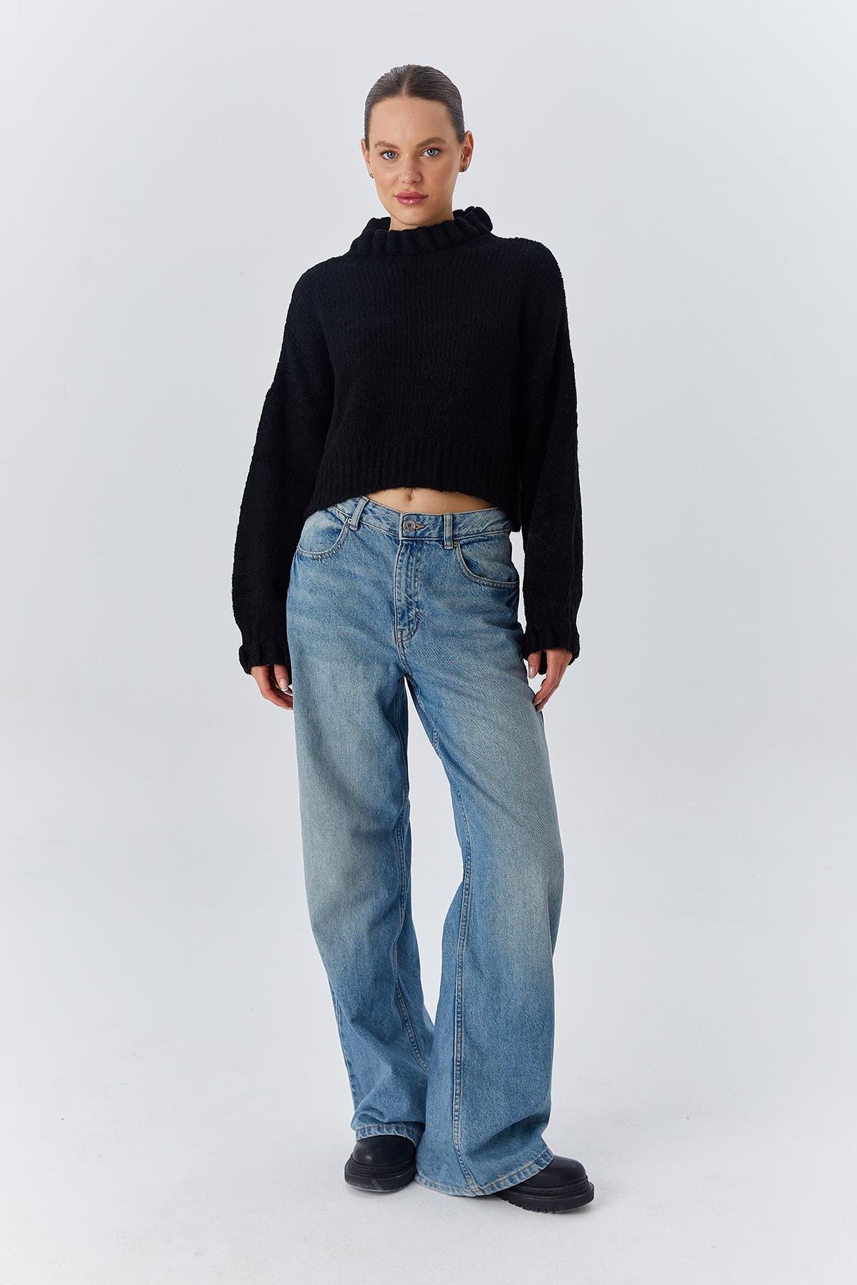 6883 Kadın Fırfır Detay Crop Triko Kazak Siyah