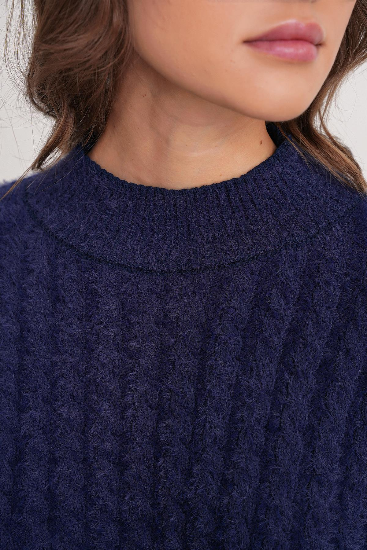 6893 Kadın Saç Örgülü Sakallı Crop Triko Kazak Lacivert