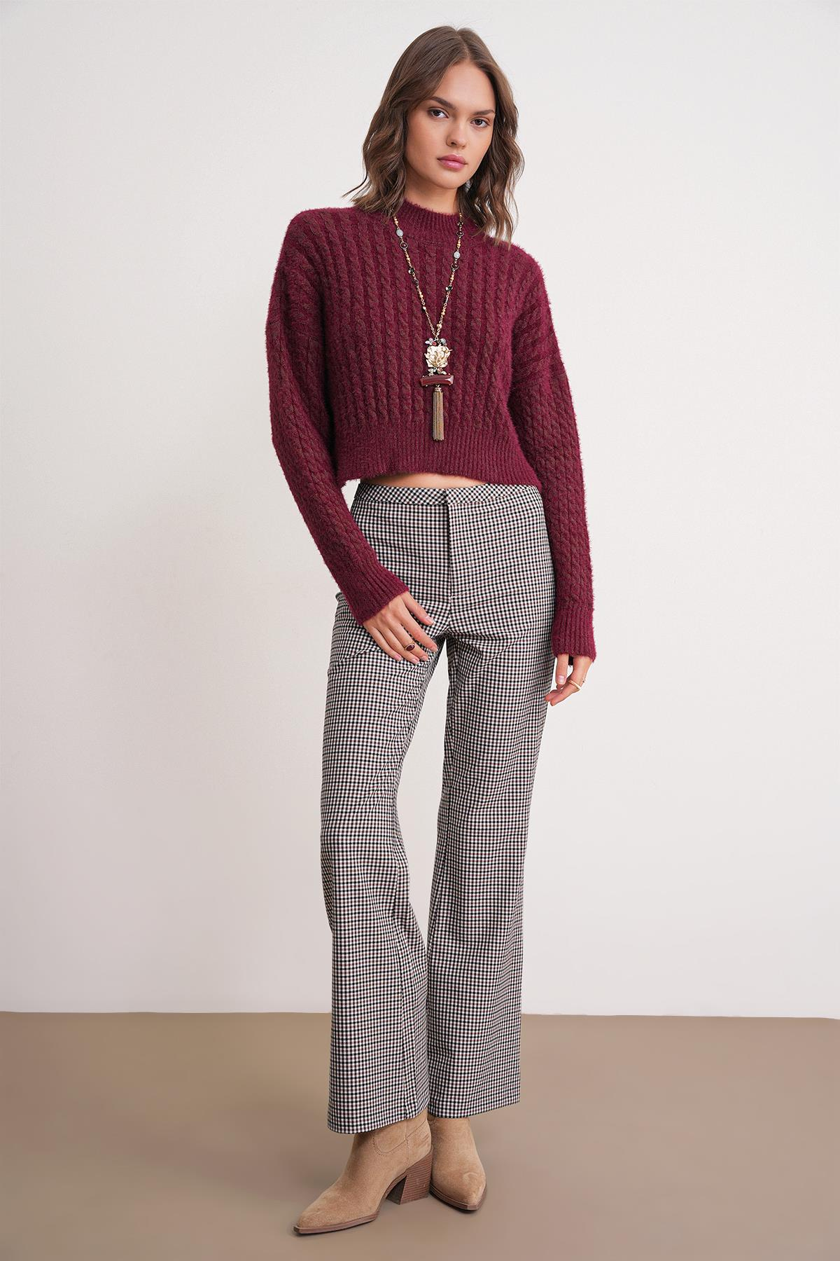 6893 Kadın Saç Örgülü Sakallı Crop Triko Kazak Bordo