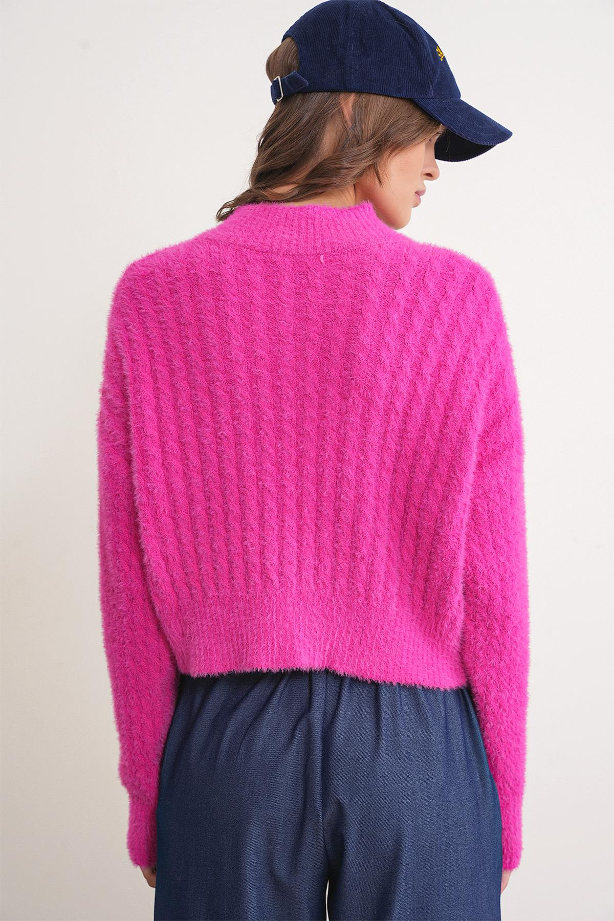 6893 Kadın Saç Örgülü Sakallı Crop Triko Kazak Fuşya