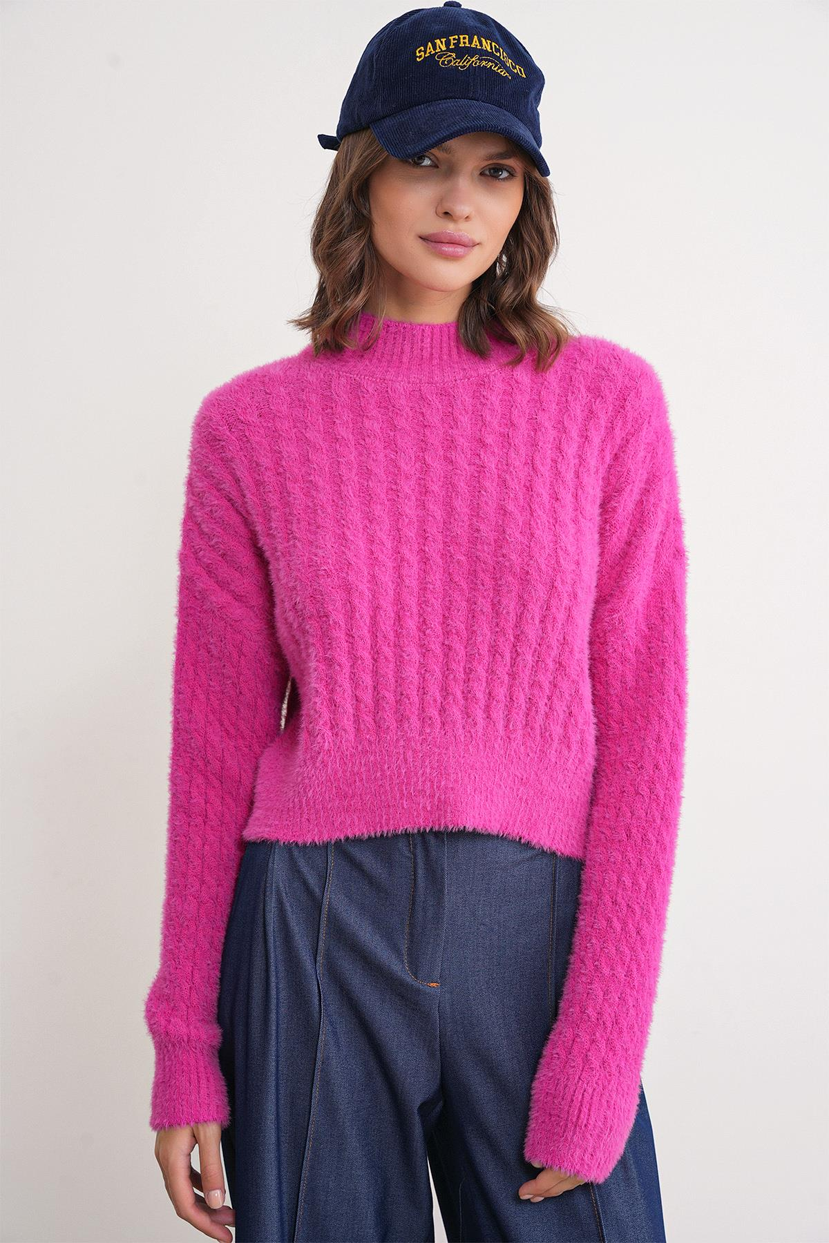 6893 Kadın Saç Örgülü Sakallı Crop Triko Kazak Fuşya