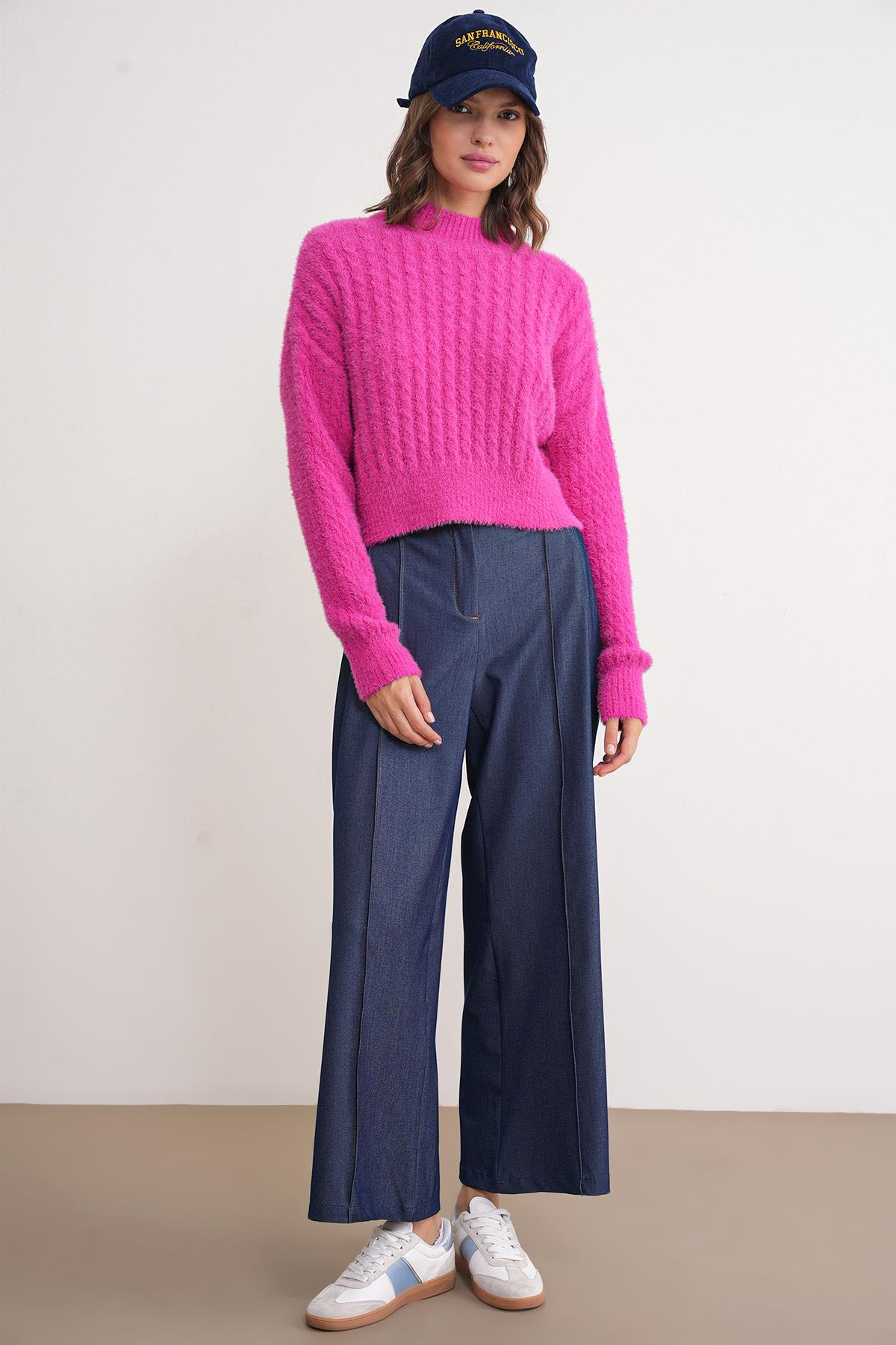 6893 Kadın Saç Örgülü Sakallı Crop Triko Kazak Fuşya