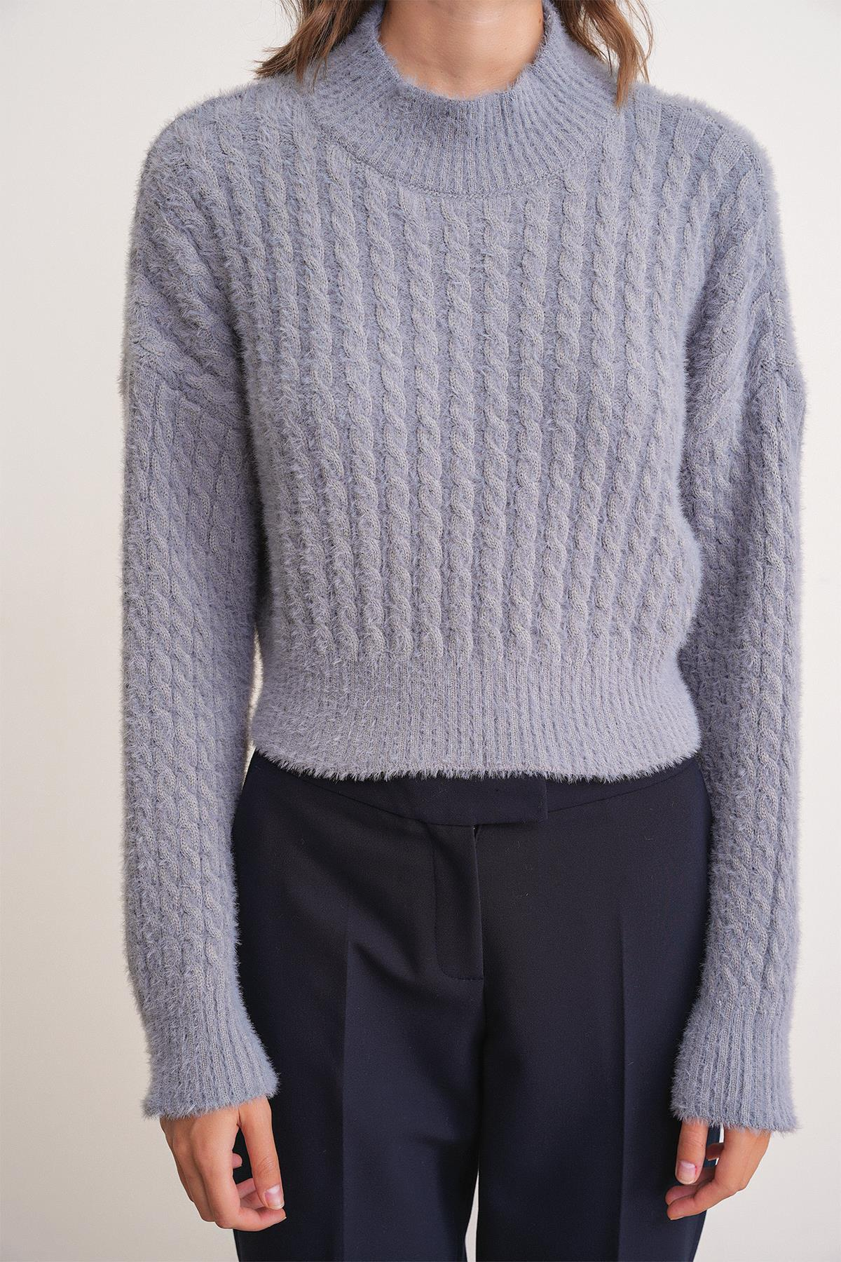 6893 Kadın Saç Örgülü Sakallı Crop Triko Kazak Gri