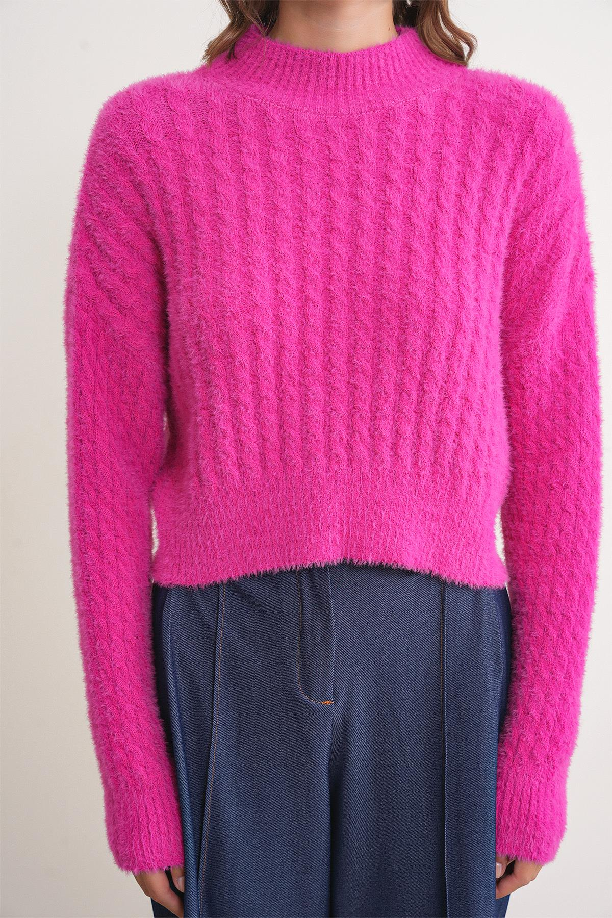 6893 Kadın Saç Örgülü Sakallı Crop Triko Kazak Fuşya