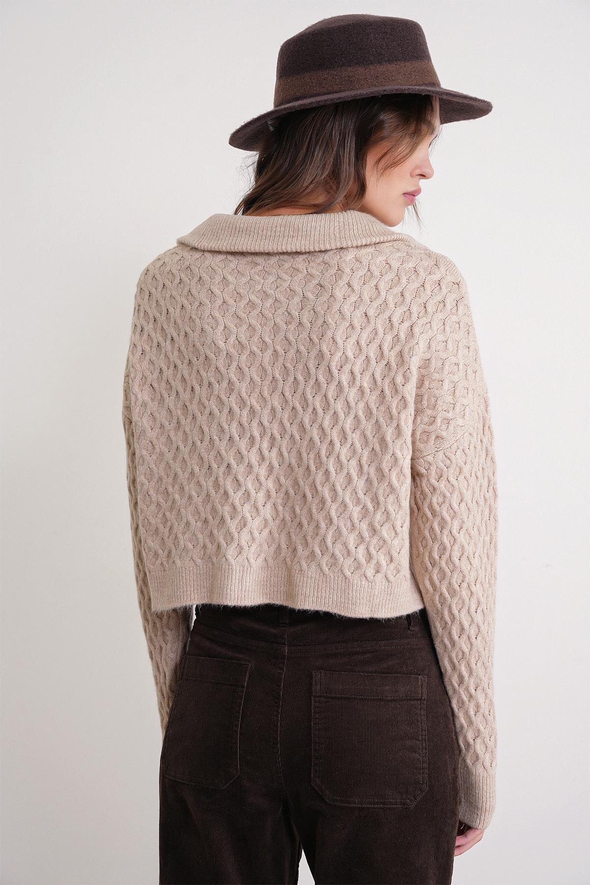 6896 Kadın Örgü Detaylı Crop Triko Kazak Bej