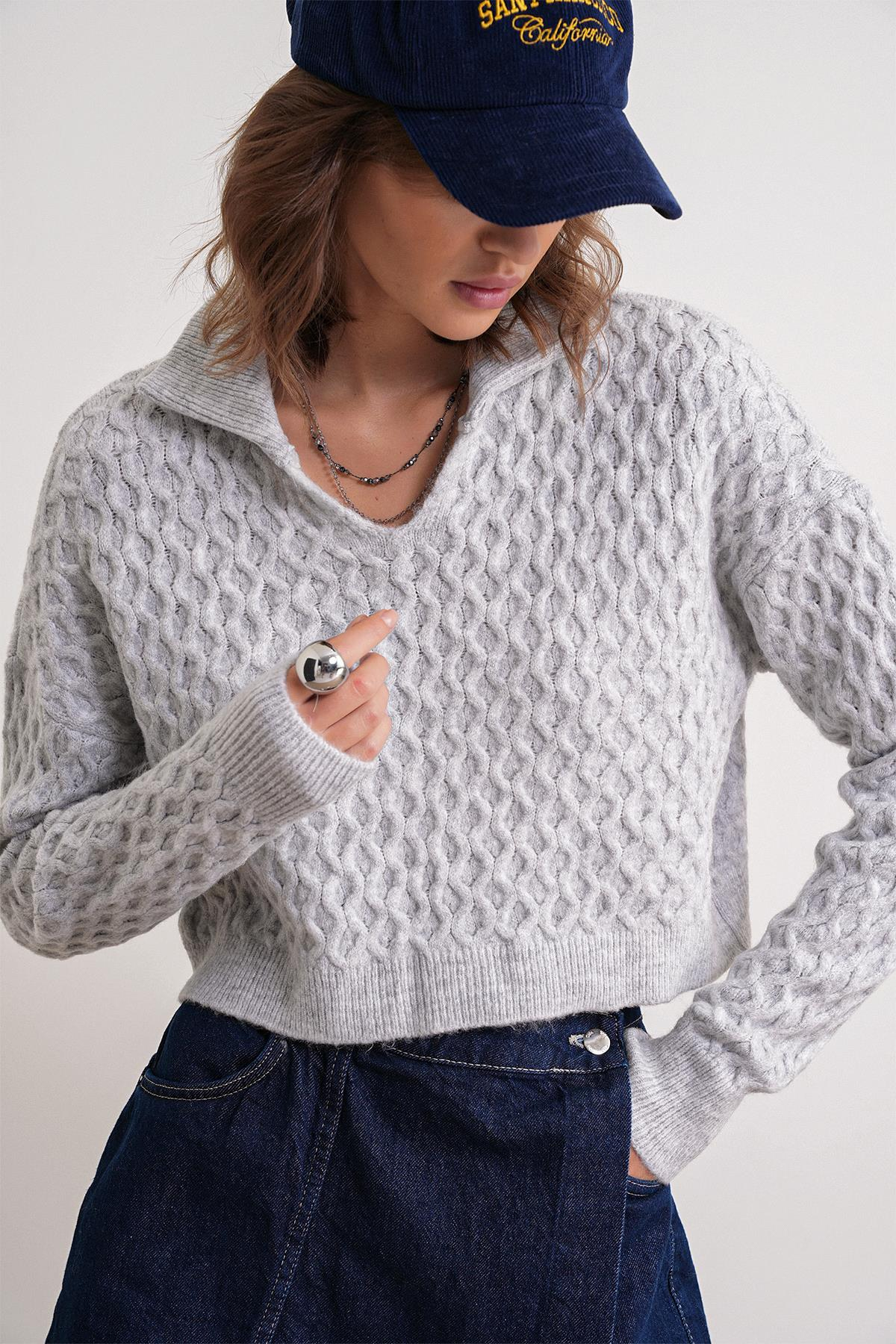 6896 Kadın Örgü Detaylı Crop Triko Kazak Gri