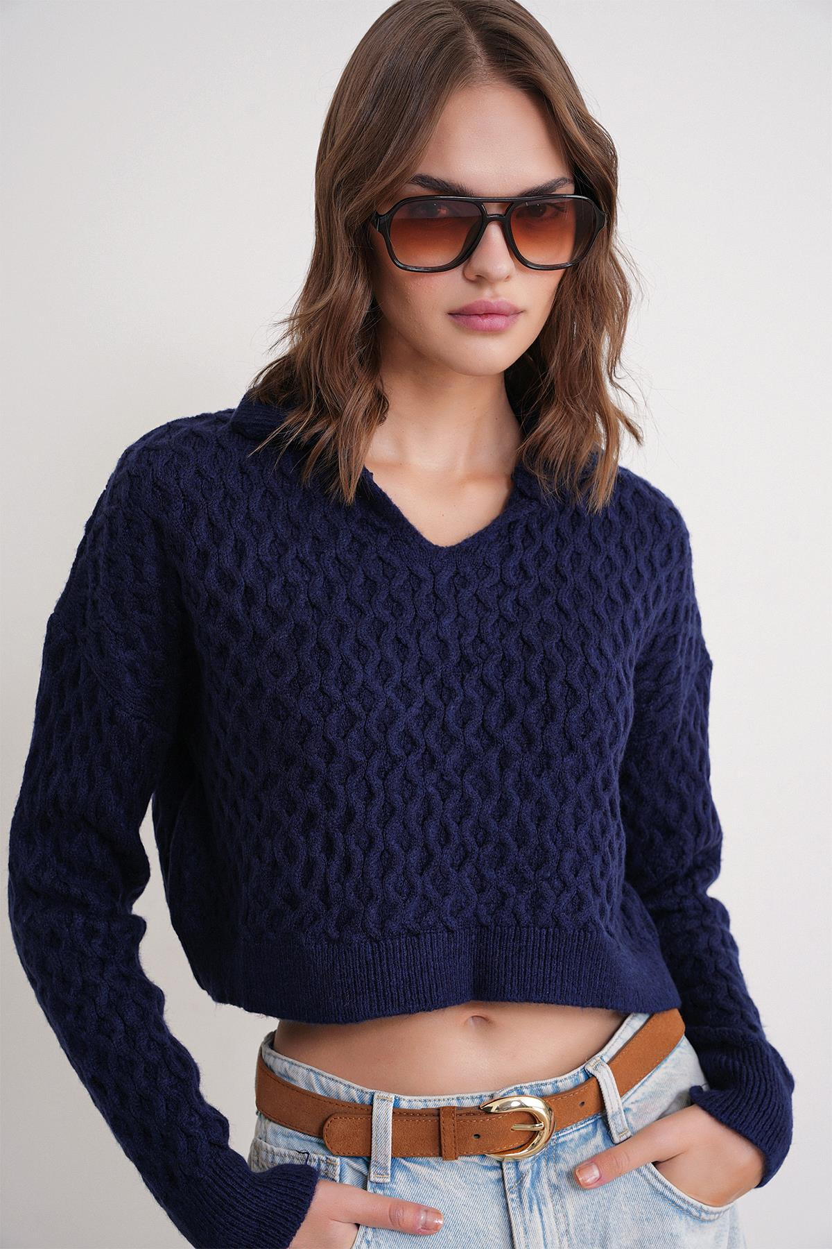 6896 Kadın Örgü Detaylı Crop Triko Kazak Lacivert