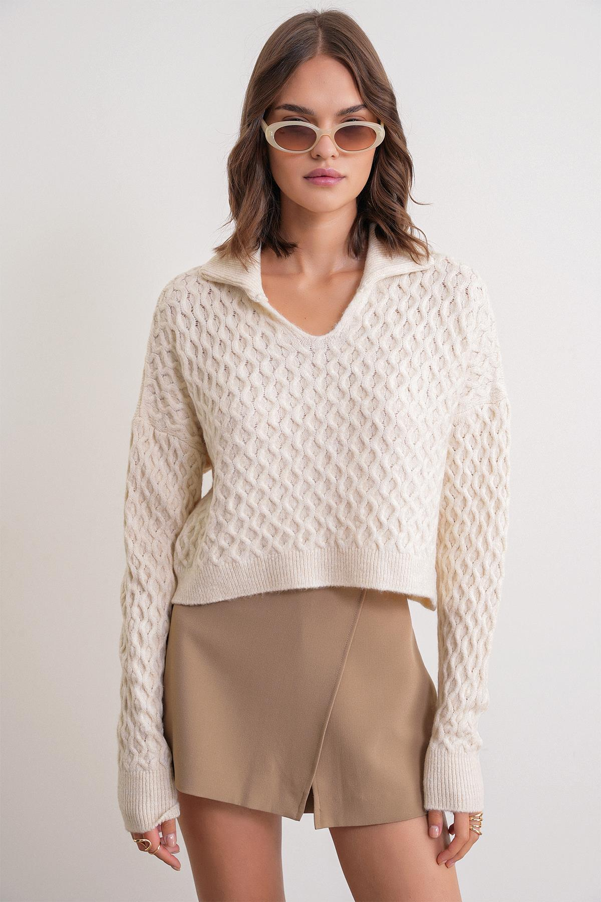 6896 Kadın Örgü Detaylı Crop Triko Kazak Naturel