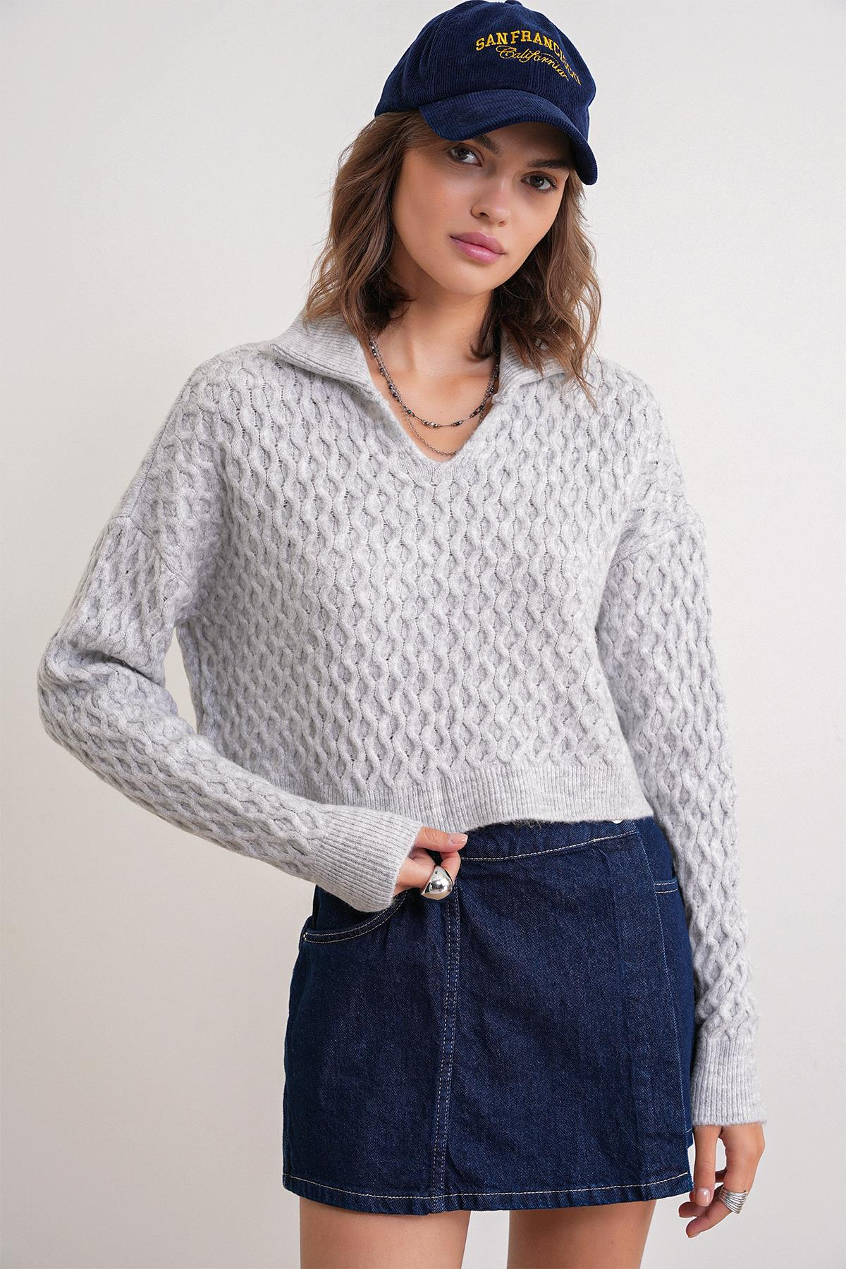 6896 Kadın Örgü Detaylı Crop Triko Kazak Gri