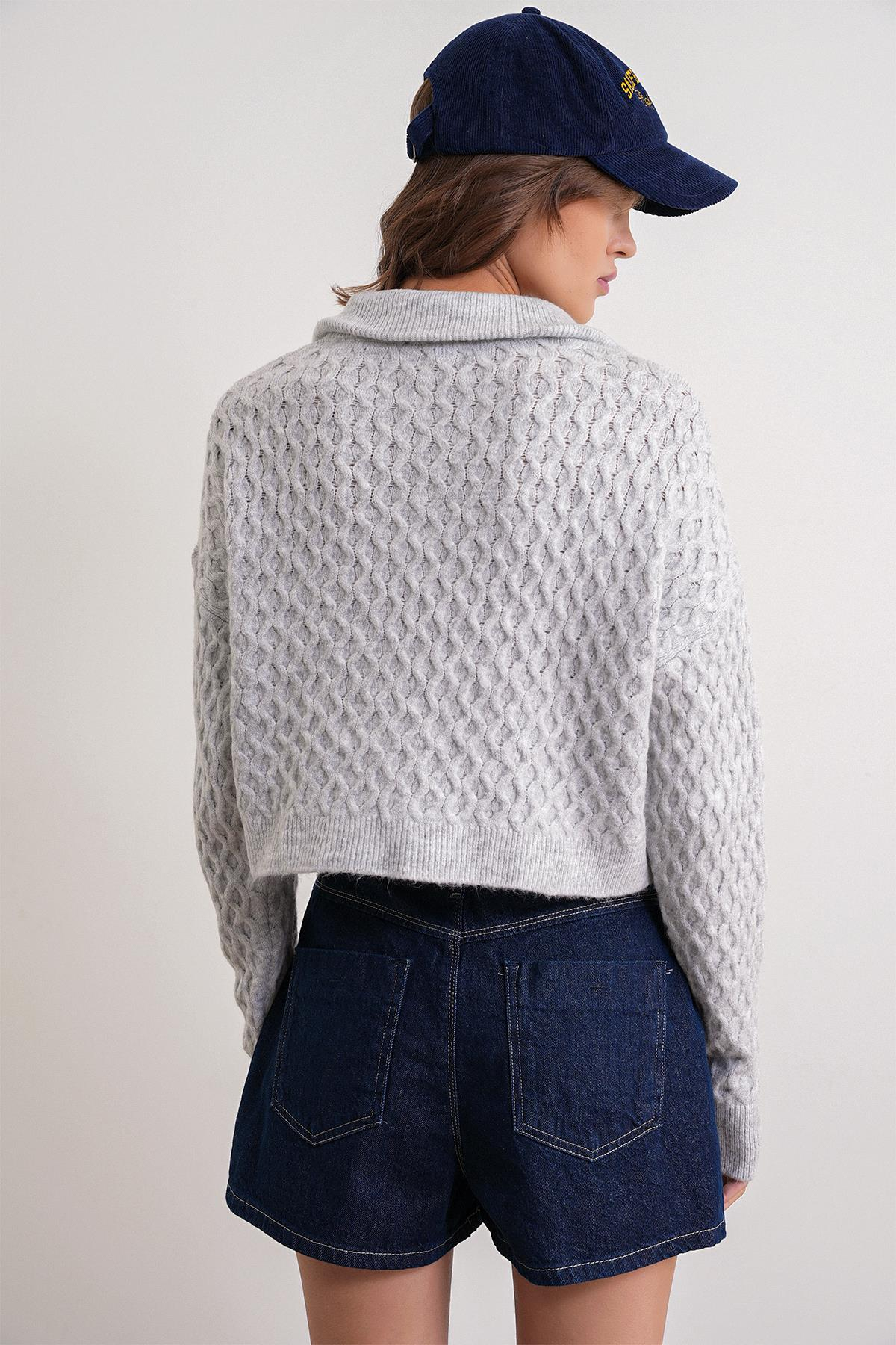 6896 Kadın Örgü Detaylı Crop Triko Kazak Gri