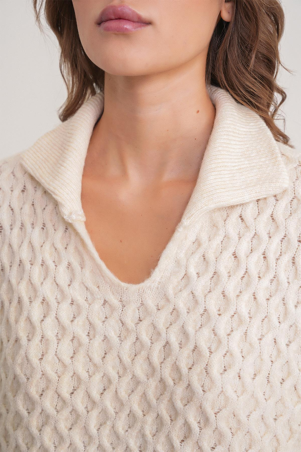 6896 Kadın Örgü Detaylı Crop Triko Kazak Naturel