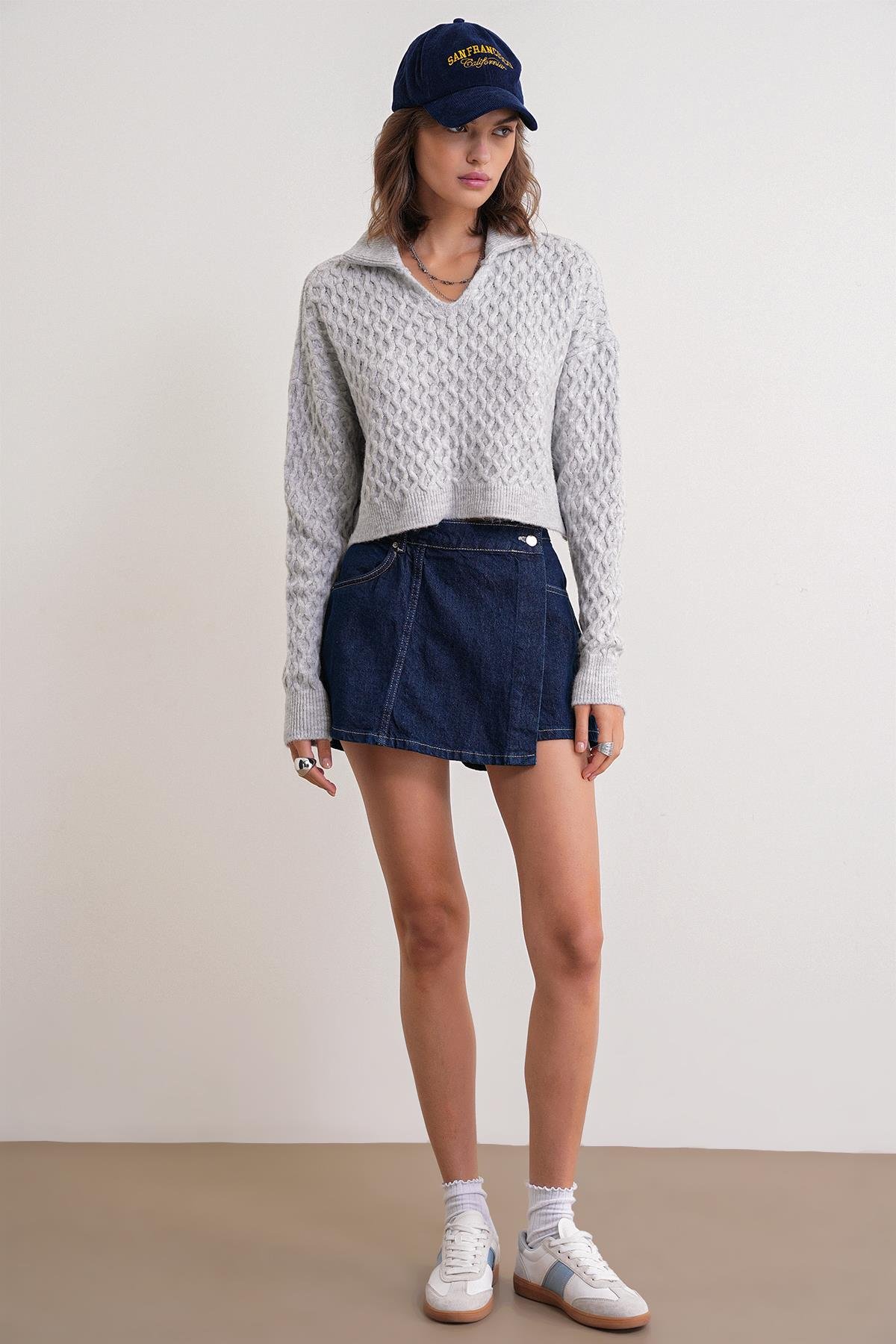 6896 Kadın Örgü Detaylı Crop Triko Kazak Gri