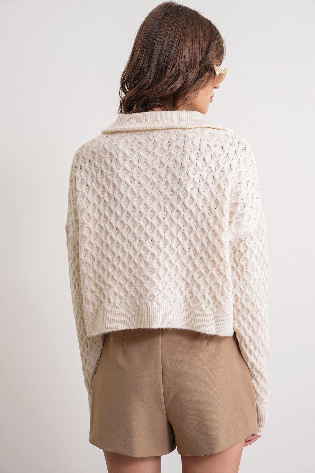 6896 Kadın Örgü Detaylı Crop Triko Kazak Naturel