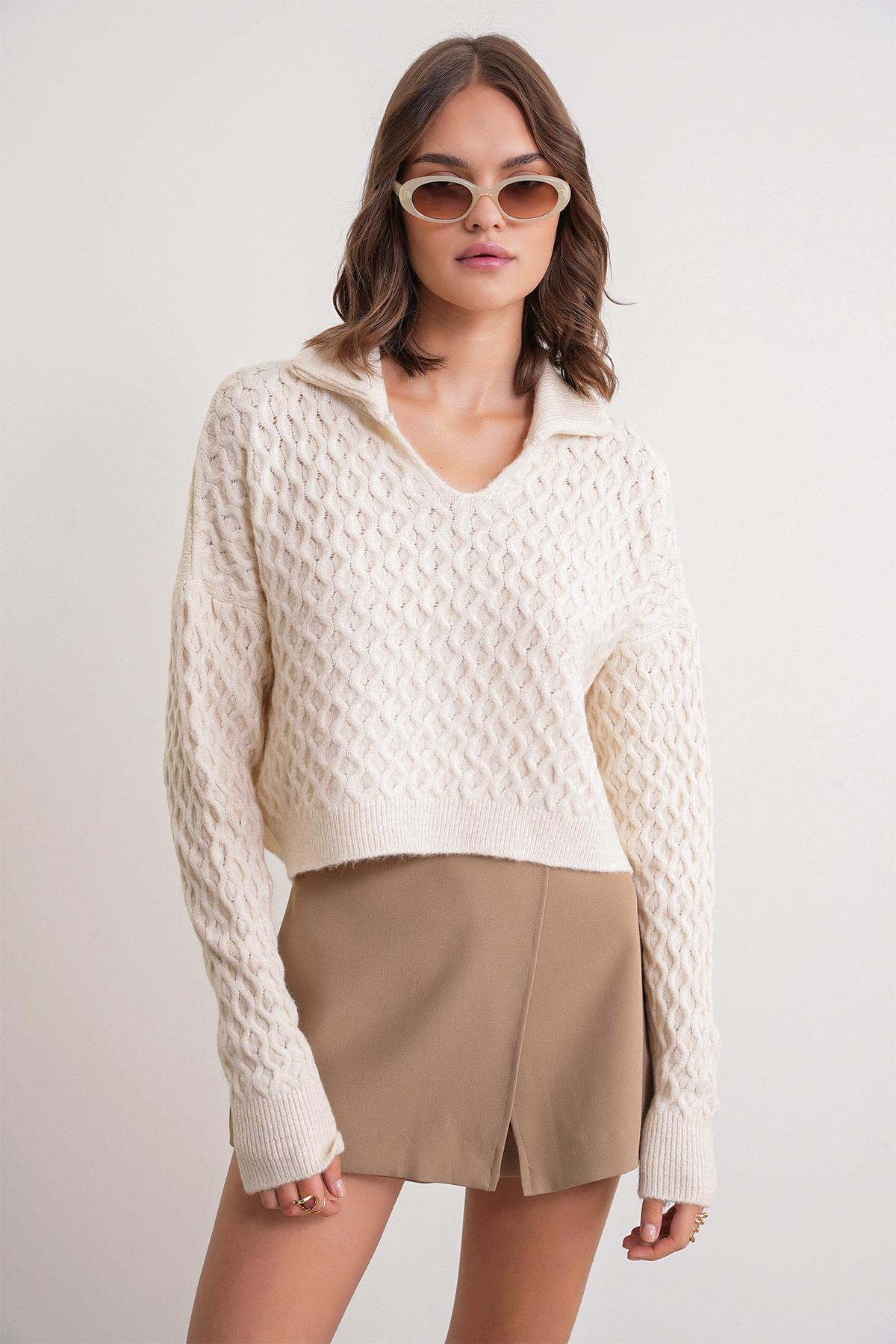 6896 Kadın Örgü Detaylı Crop Triko Kazak Naturel