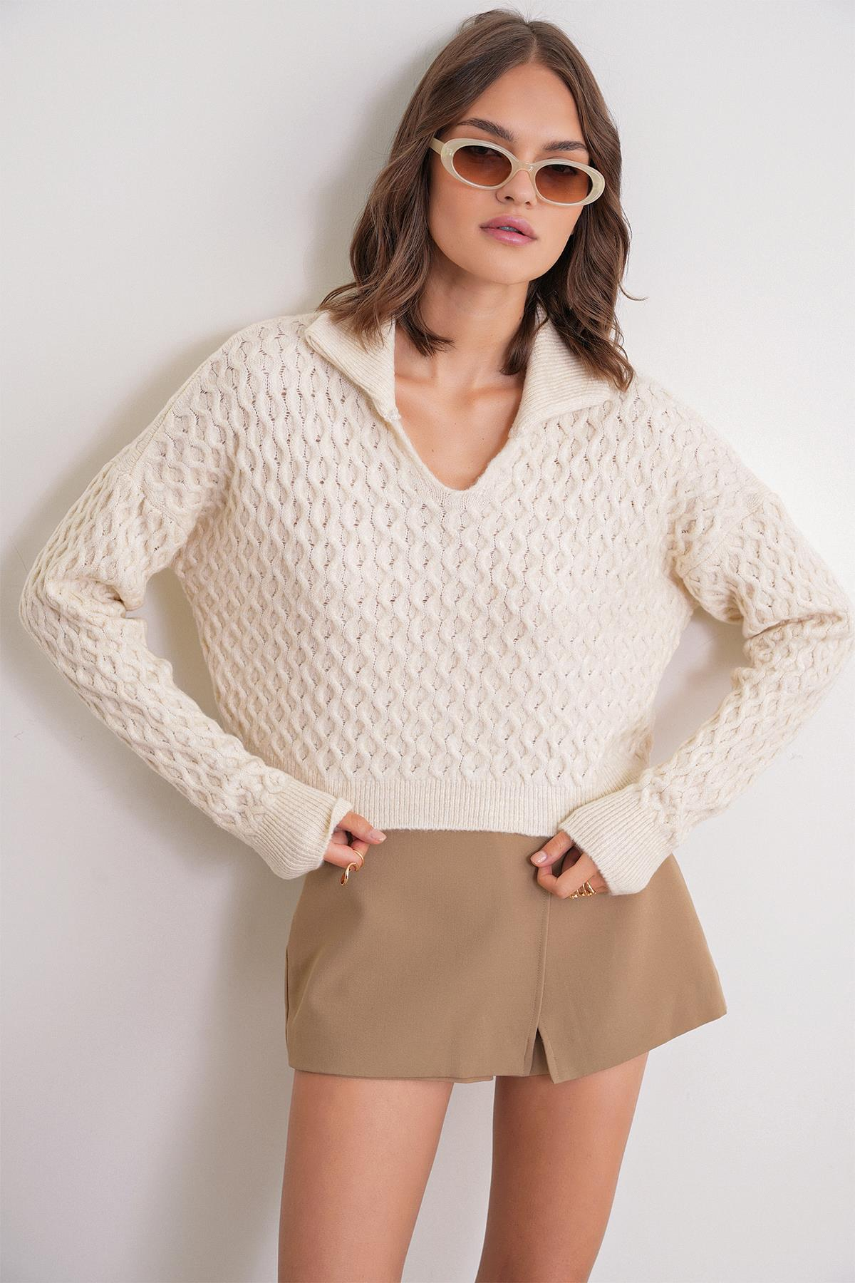 6896 Kadın Örgü Detaylı Crop Triko Kazak Naturel