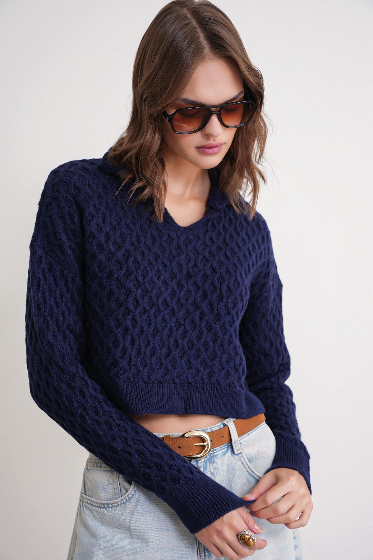 6896 Kadın Örgü Detaylı Crop Triko Kazak Lacivert