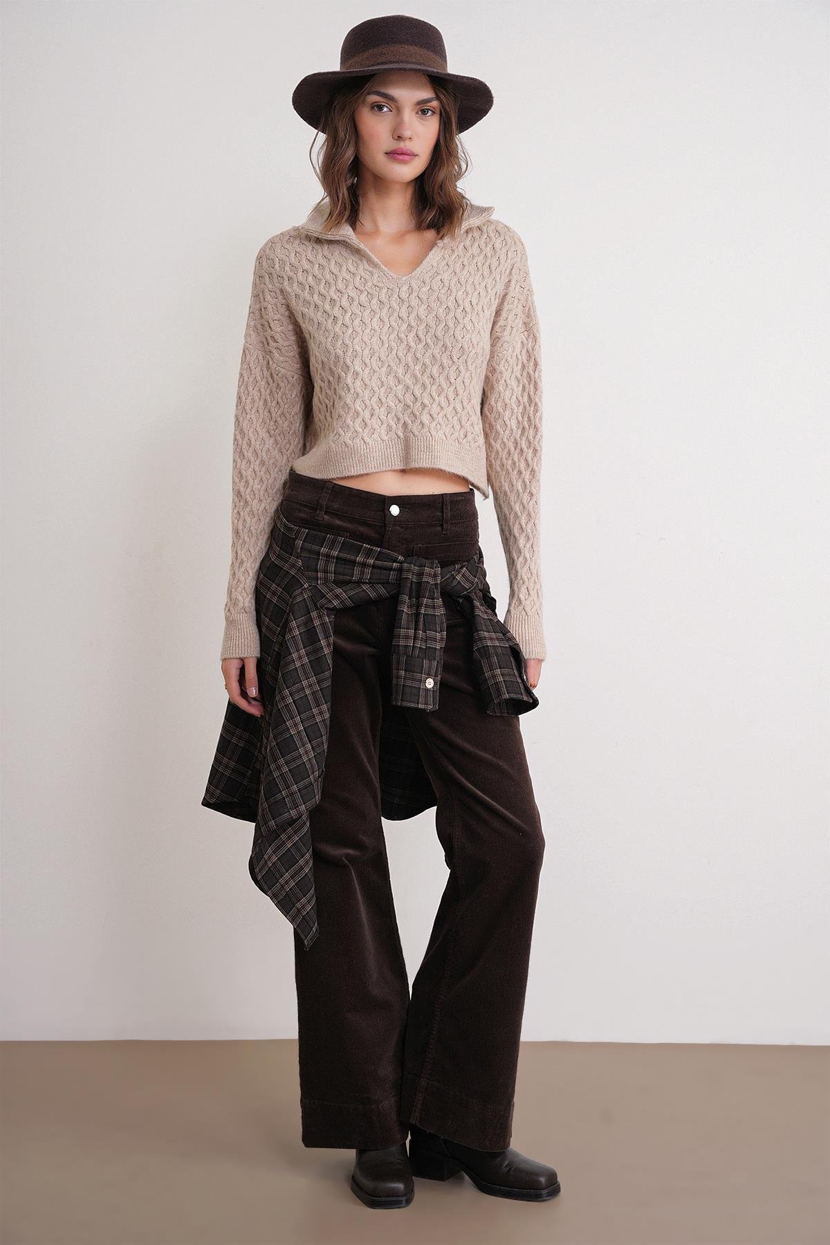 6896 Kadın Örgü Detaylı Crop Triko Kazak Bej