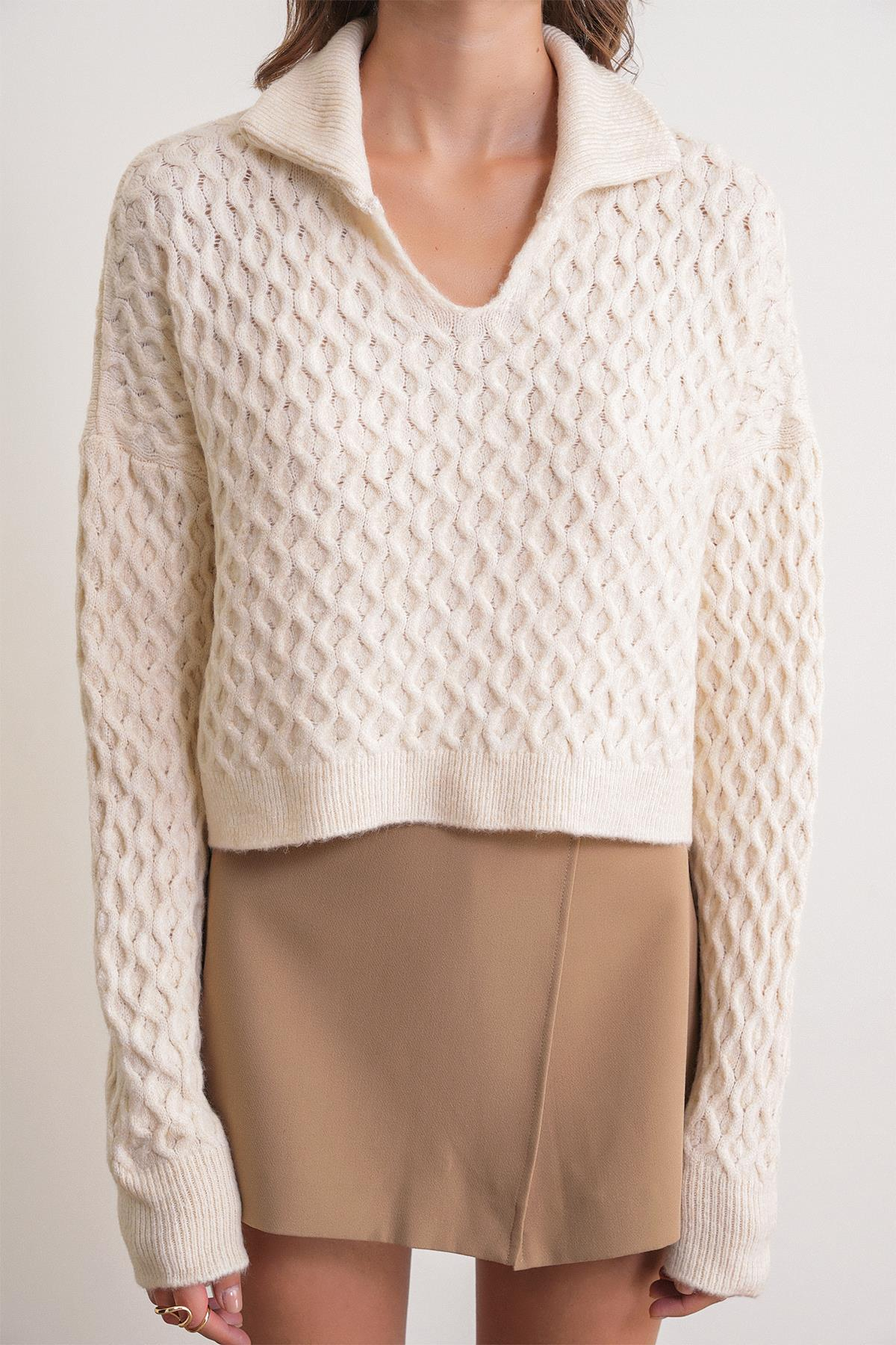 6896 Kadın Örgü Detaylı Crop Triko Kazak Naturel