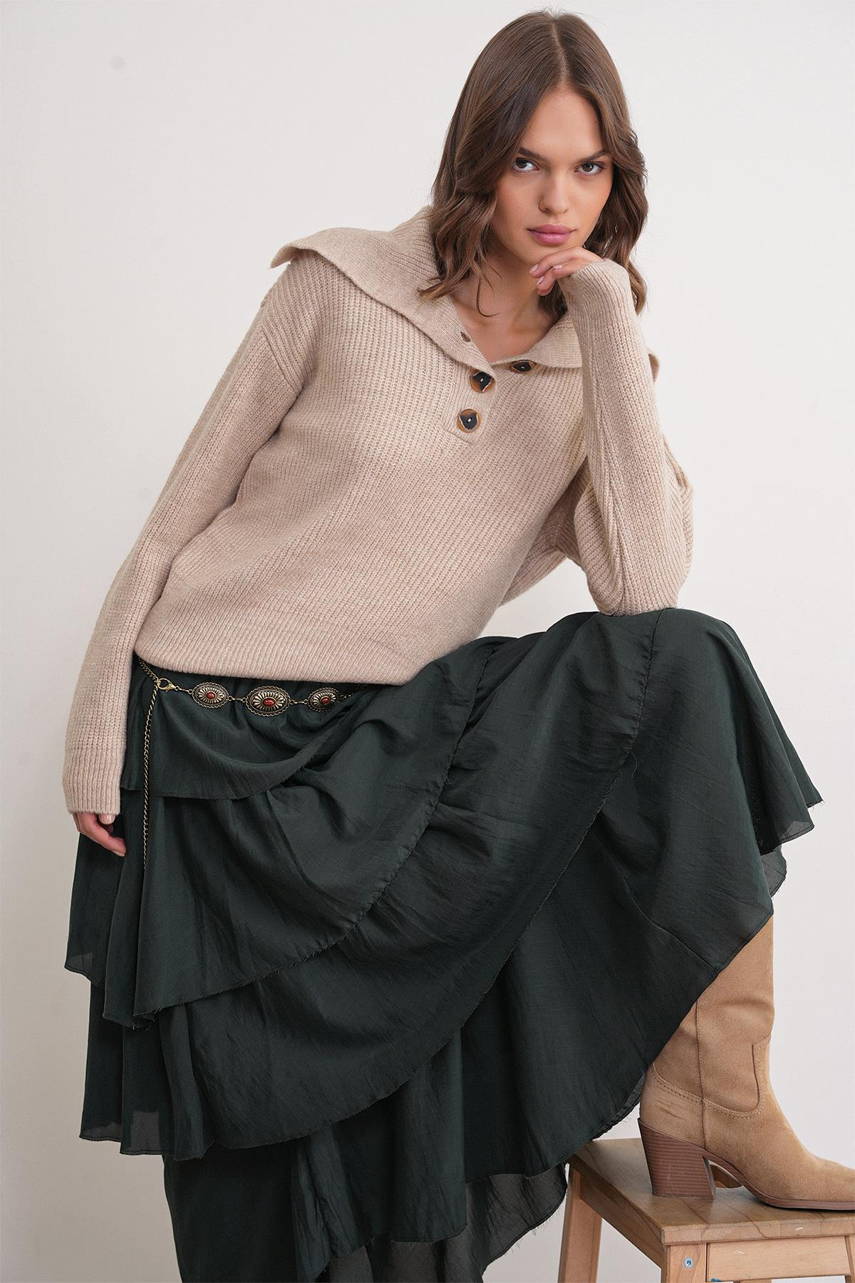 6900 Kadın Düğmeli Devrik Yaka Triko Kazak Bej