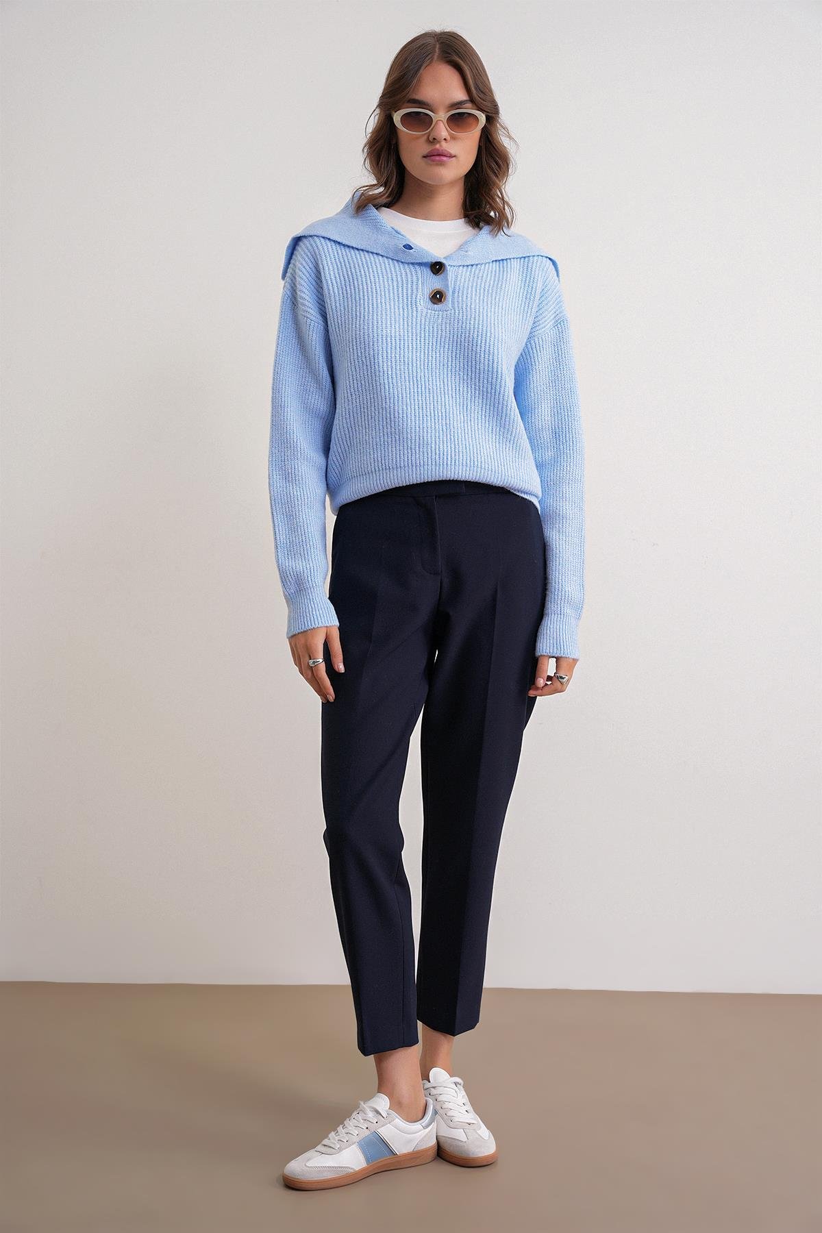 6900 Kadın Düğmeli Devrik Yaka Triko Kazak Bebe Mavi