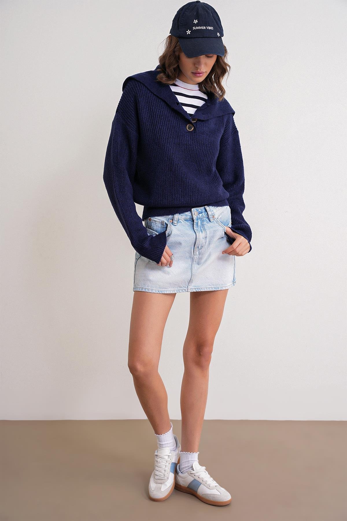 6900 Kadın Düğmeli Devrik Yaka Triko Kazak Lacivert