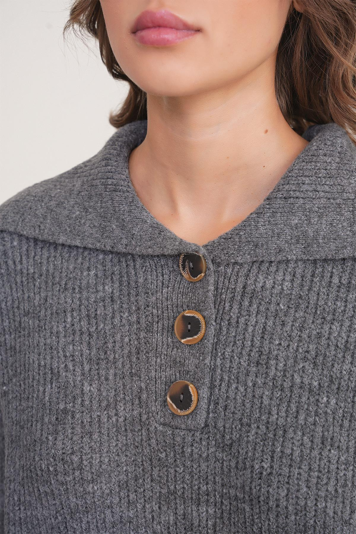 6900 Kadın Düğmeli Devrik Yaka Triko Kazak Antrasit