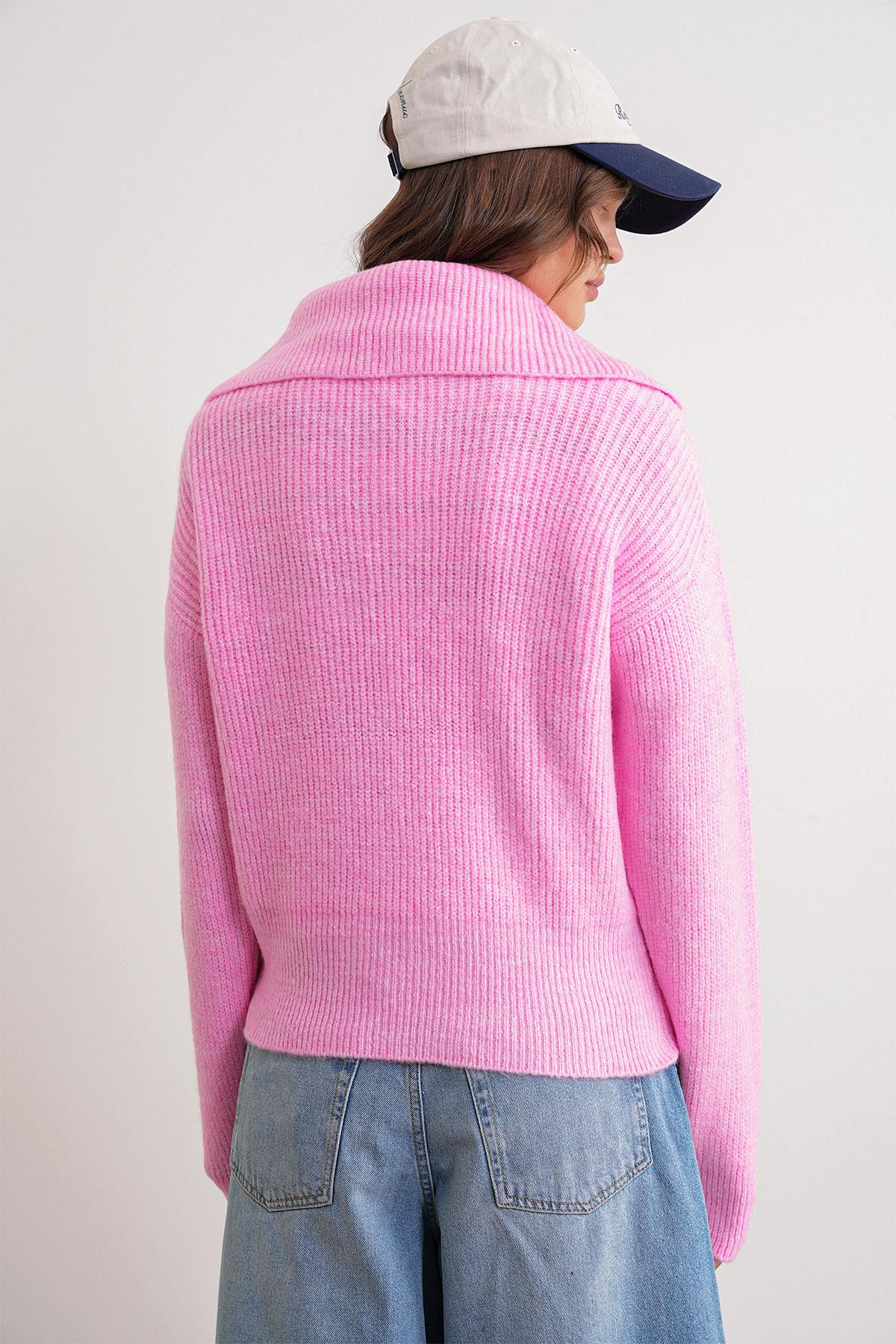 6900 Kadın Düğmeli Devrik Yaka Triko Kazak Pembe