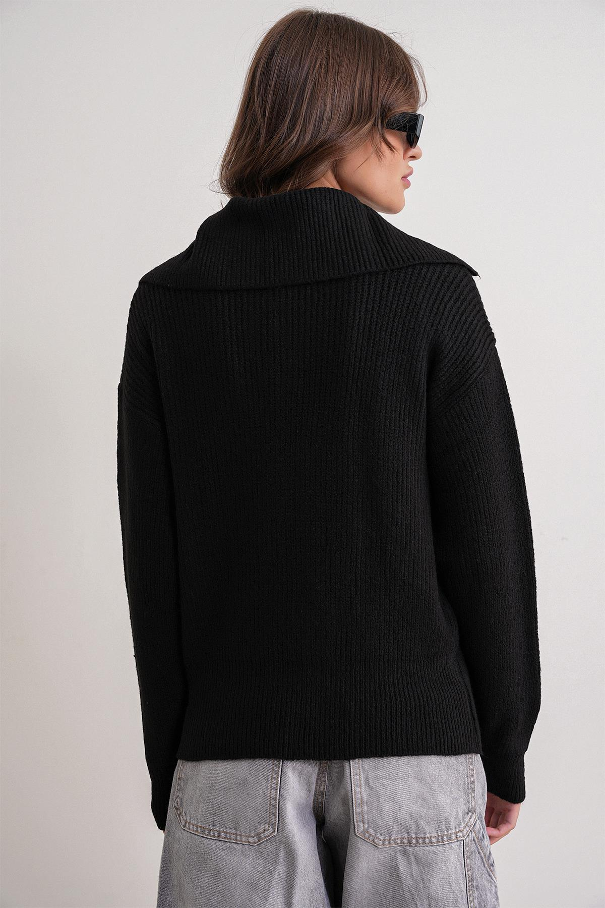 6900 Kadın Düğmeli Devrik Yaka Triko Kazak Siyah