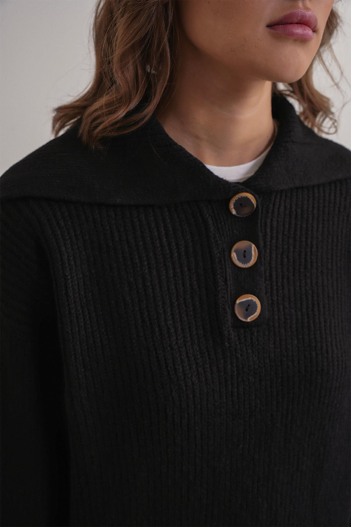 6900 Kadın Düğmeli Devrik Yaka Triko Kazak Siyah