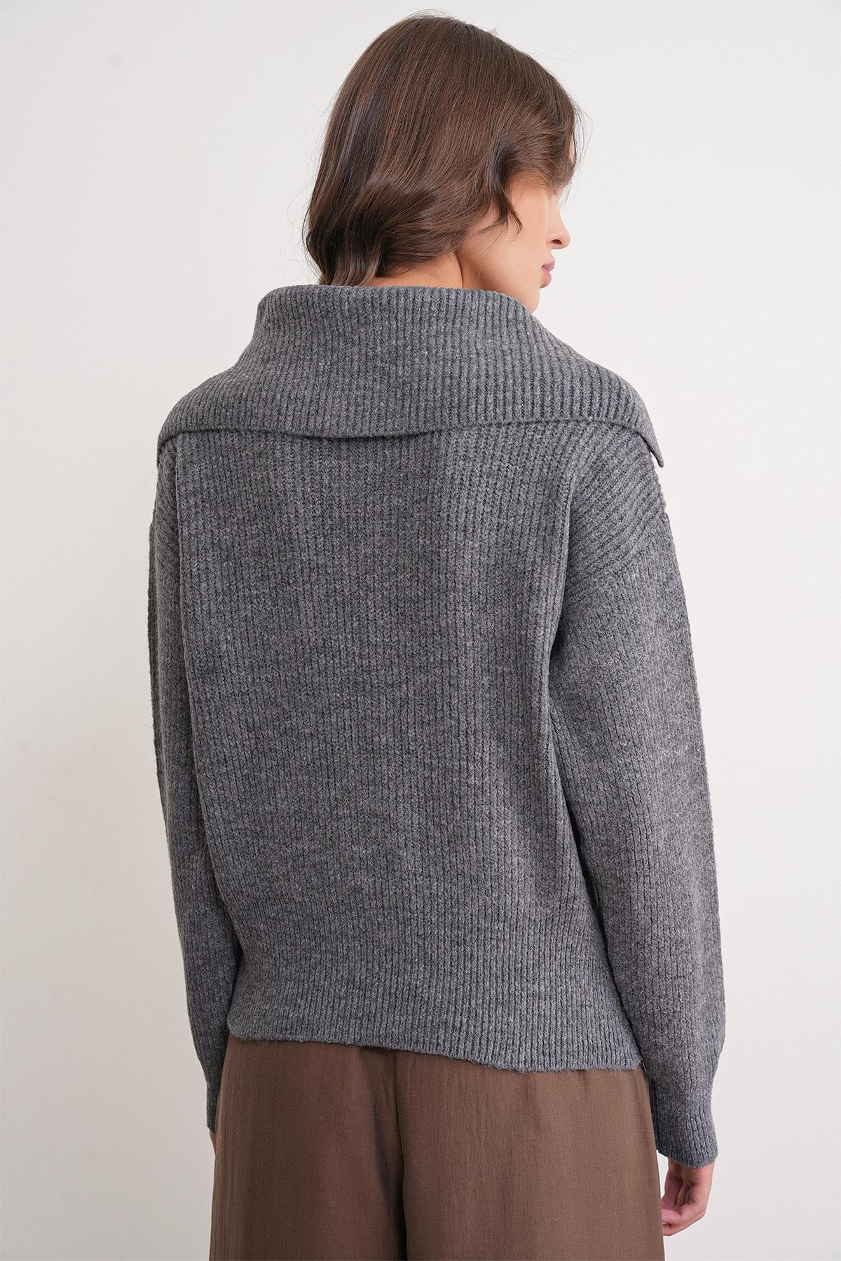 6900 Kadın Düğmeli Devrik Yaka Triko Kazak Antrasit