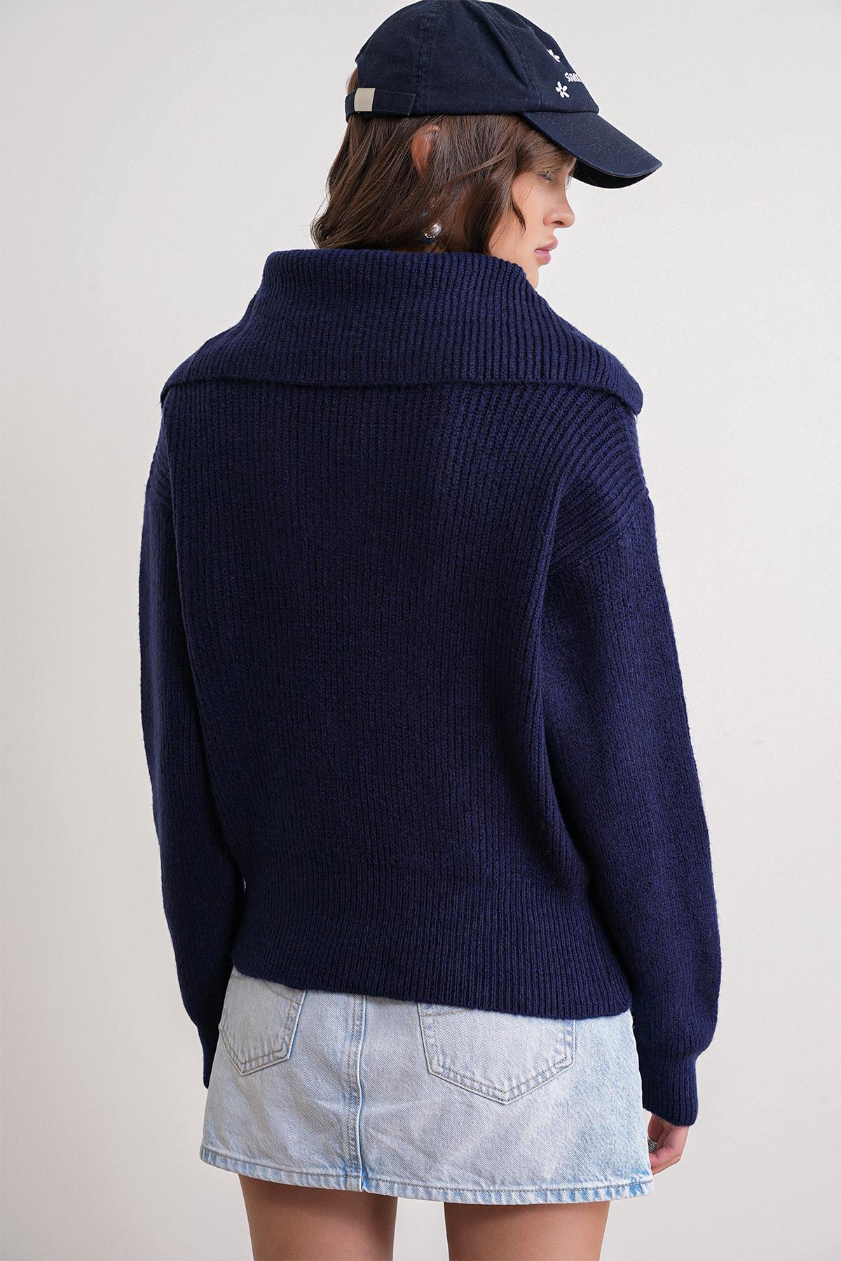 6900 Kadın Düğmeli Devrik Yaka Triko Kazak Lacivert