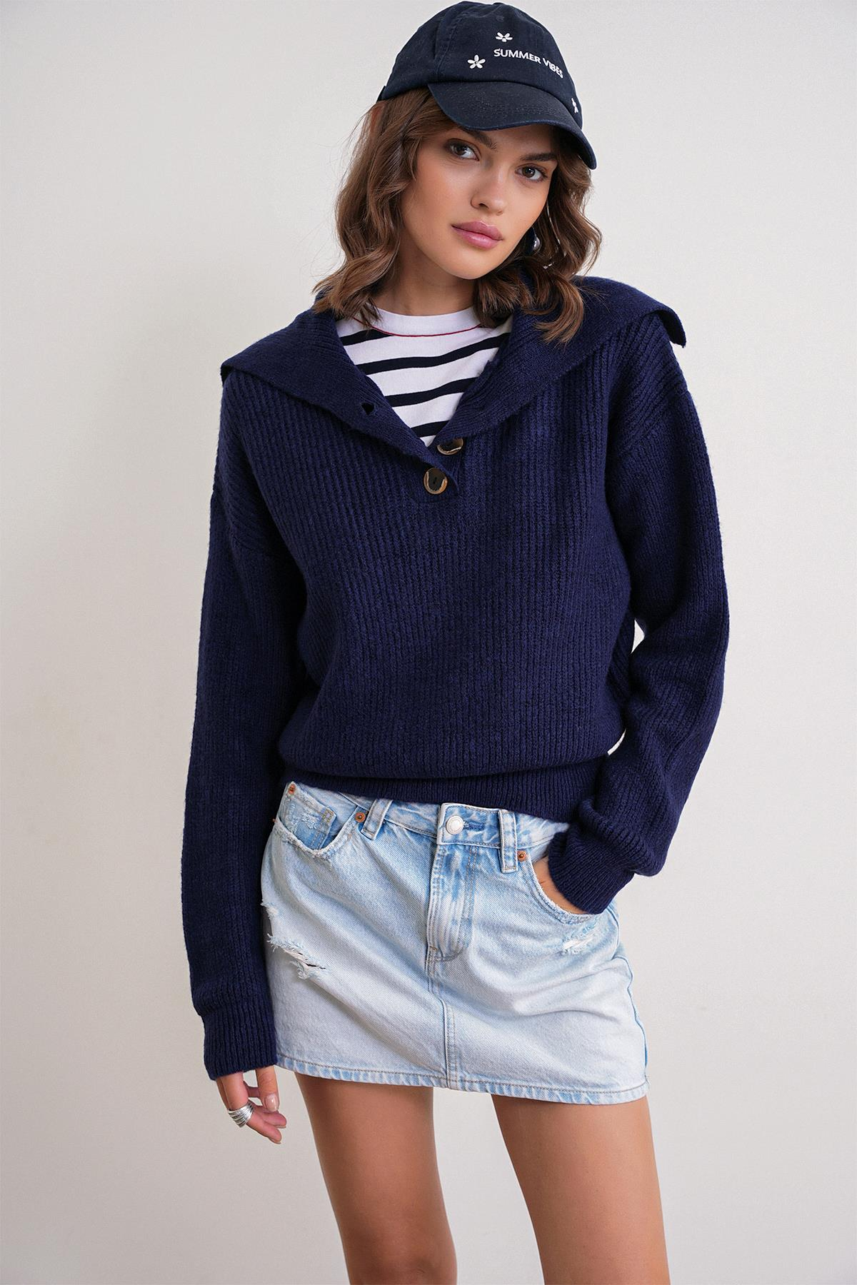 6900 Kadın Düğmeli Devrik Yaka Triko Kazak Lacivert