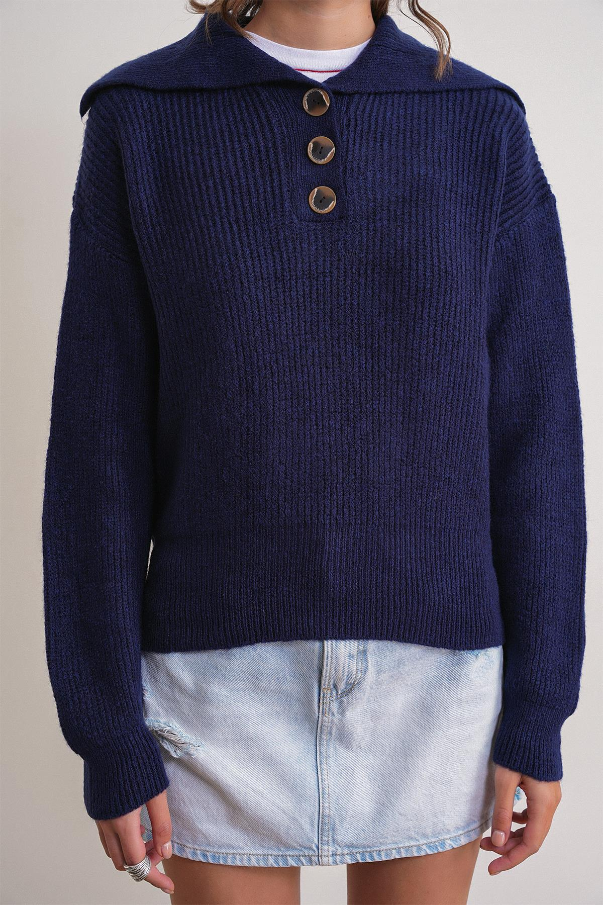 6900 Kadın Düğmeli Devrik Yaka Triko Kazak Lacivert