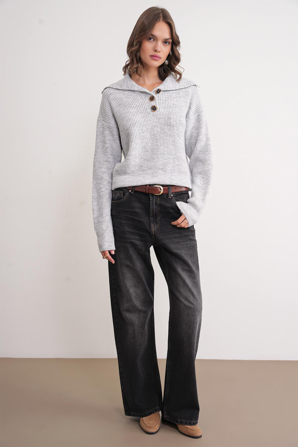 6900 Kadın Düğmeli Devrik Yaka Triko Kazak Gri