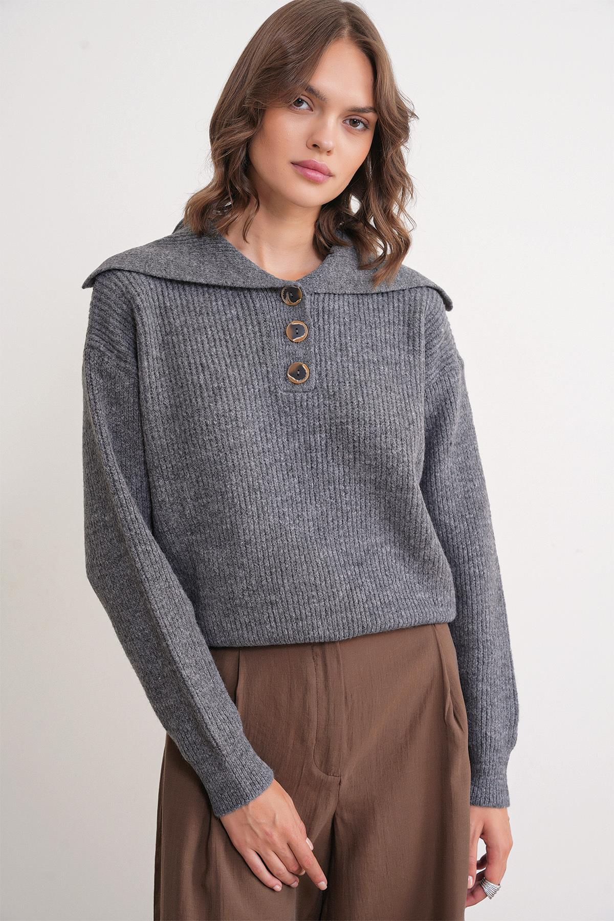 6900 Kadın Düğmeli Devrik Yaka Triko Kazak Antrasit