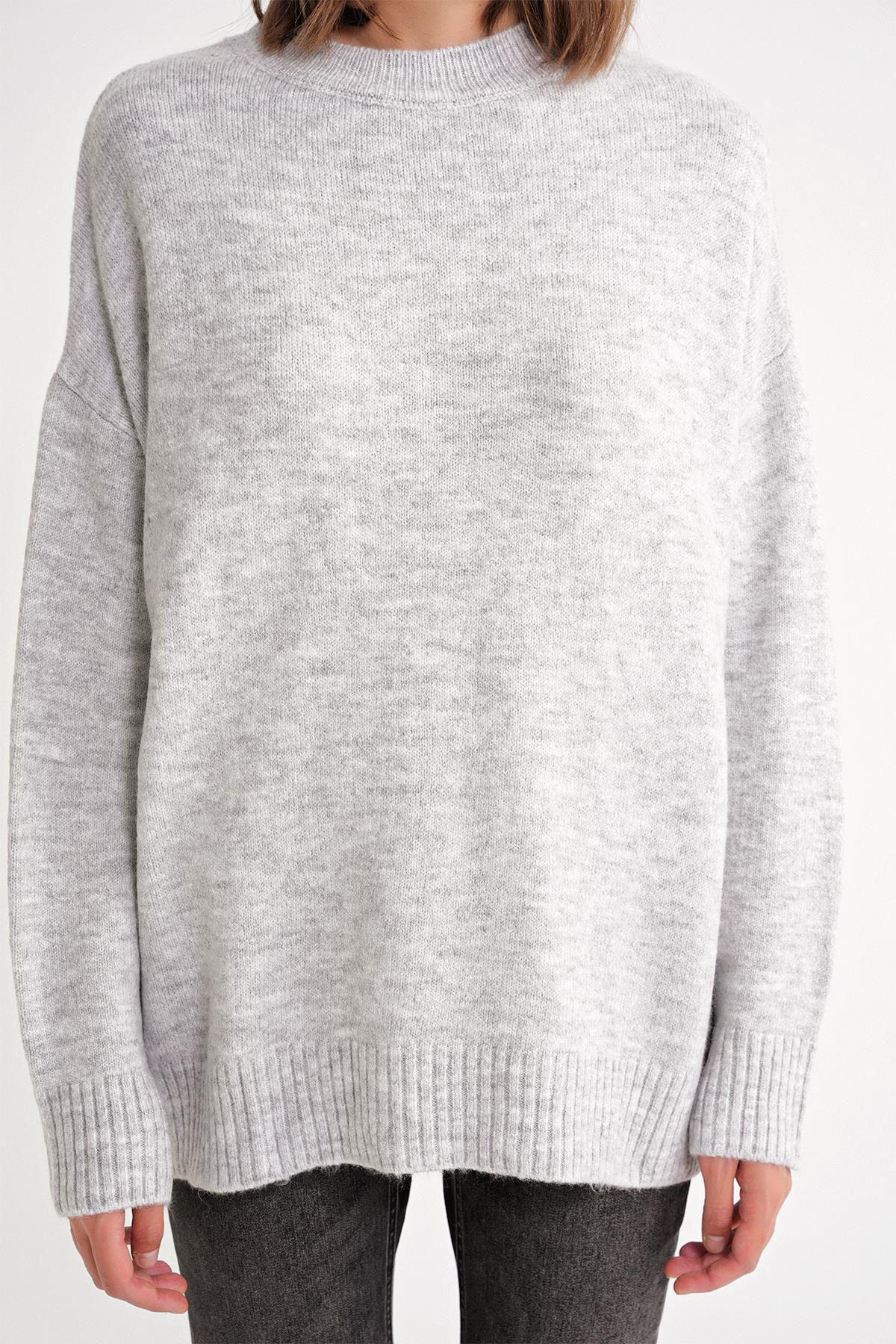 6913 Kadın Salaş Yumuşak Dokulu Triko Kazak Gri