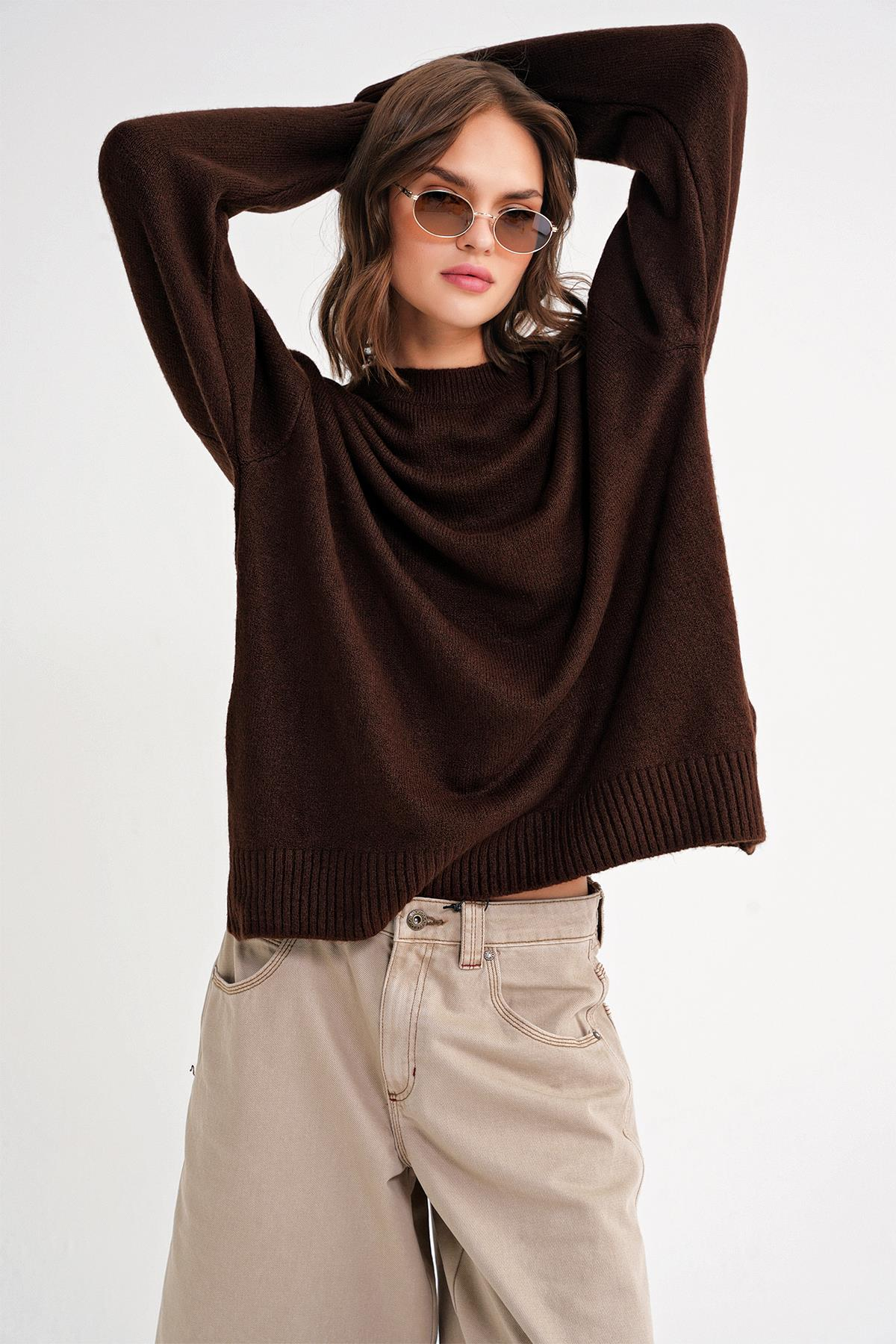 6913 Kadın Salaş Yumuşak Dokulu Triko Kazak Kahve