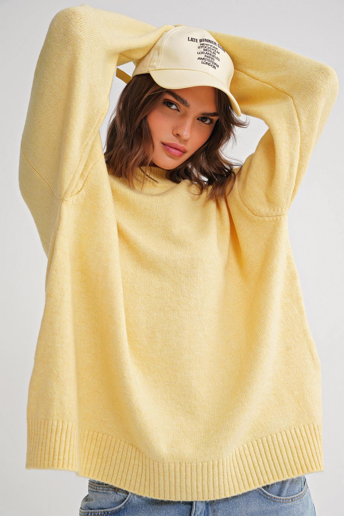 6913 Kadın Salaş Yumuşak Dokulu Triko Kazak Sarı