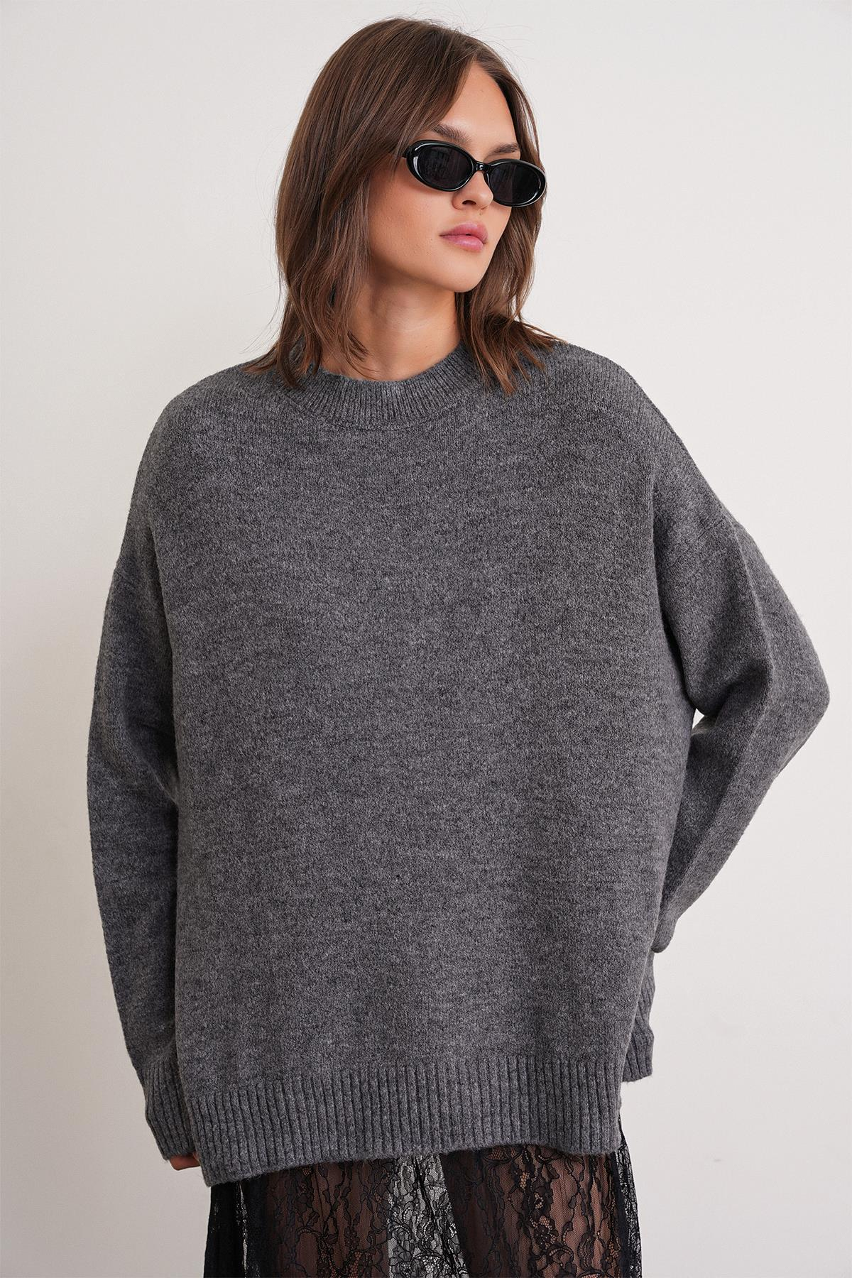 6913 Kadın Salaş Yumuşak Dokulu Triko Kazak Antrasit