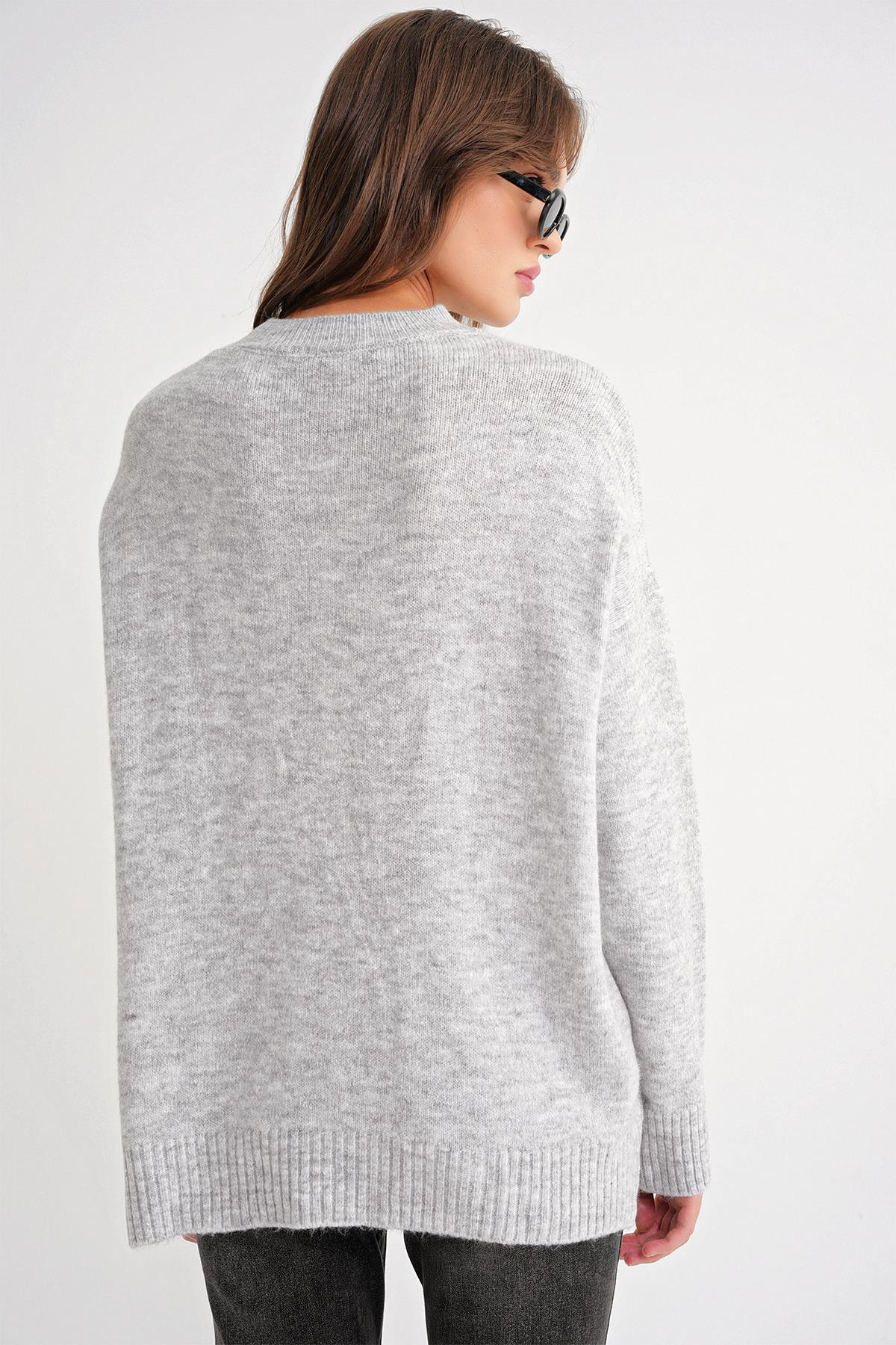 6913 Kadın Salaş Yumuşak Dokulu Triko Kazak Gri