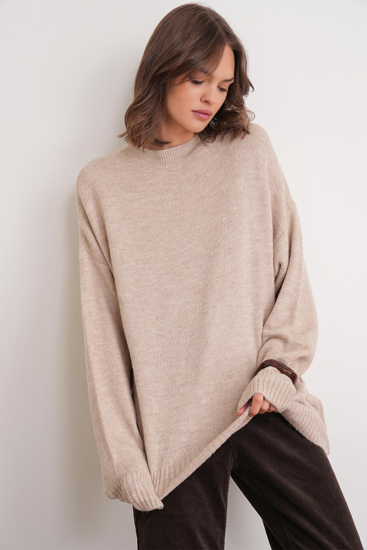 6913 Kadın Salaş Yumuşak Dokulu Triko Kazak Bej