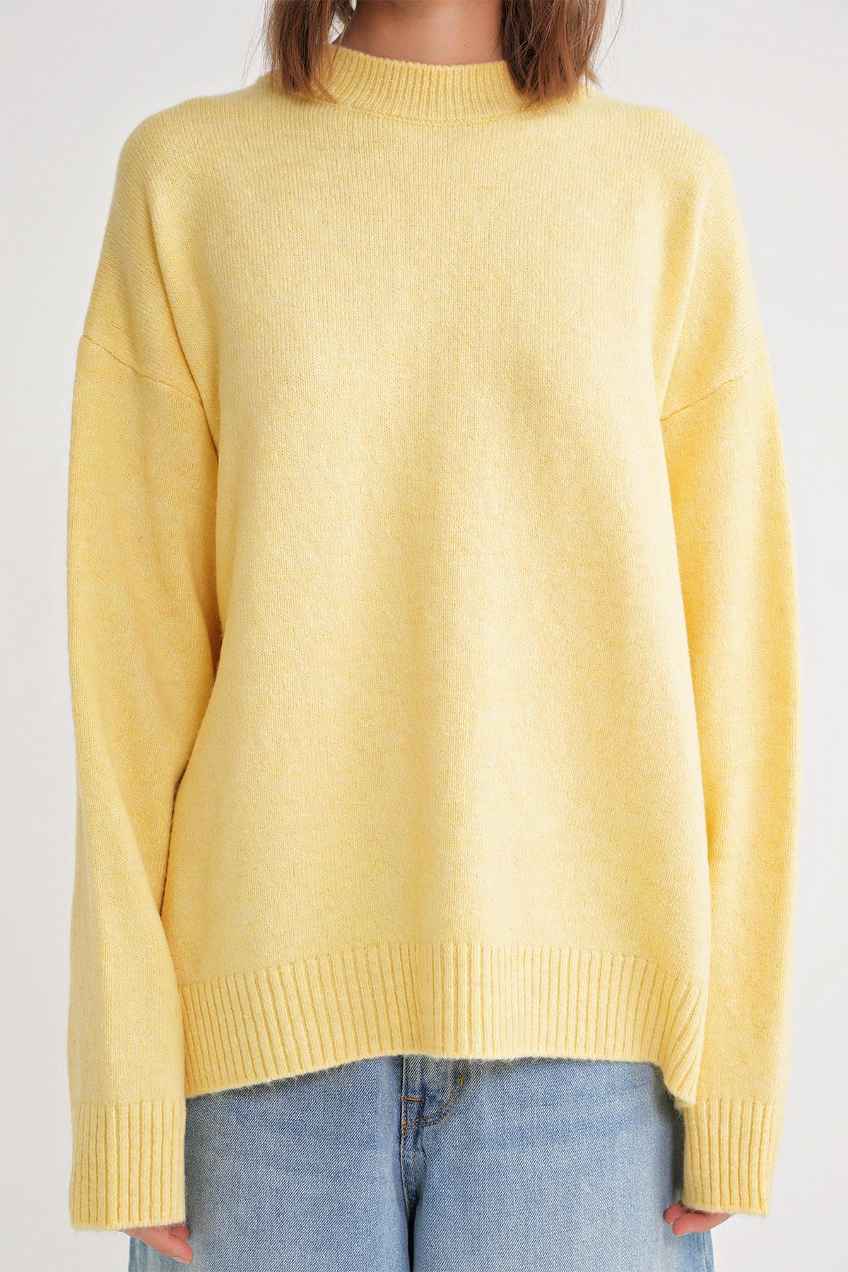 6913 Kadın Salaş Yumuşak Dokulu Triko Kazak Sarı