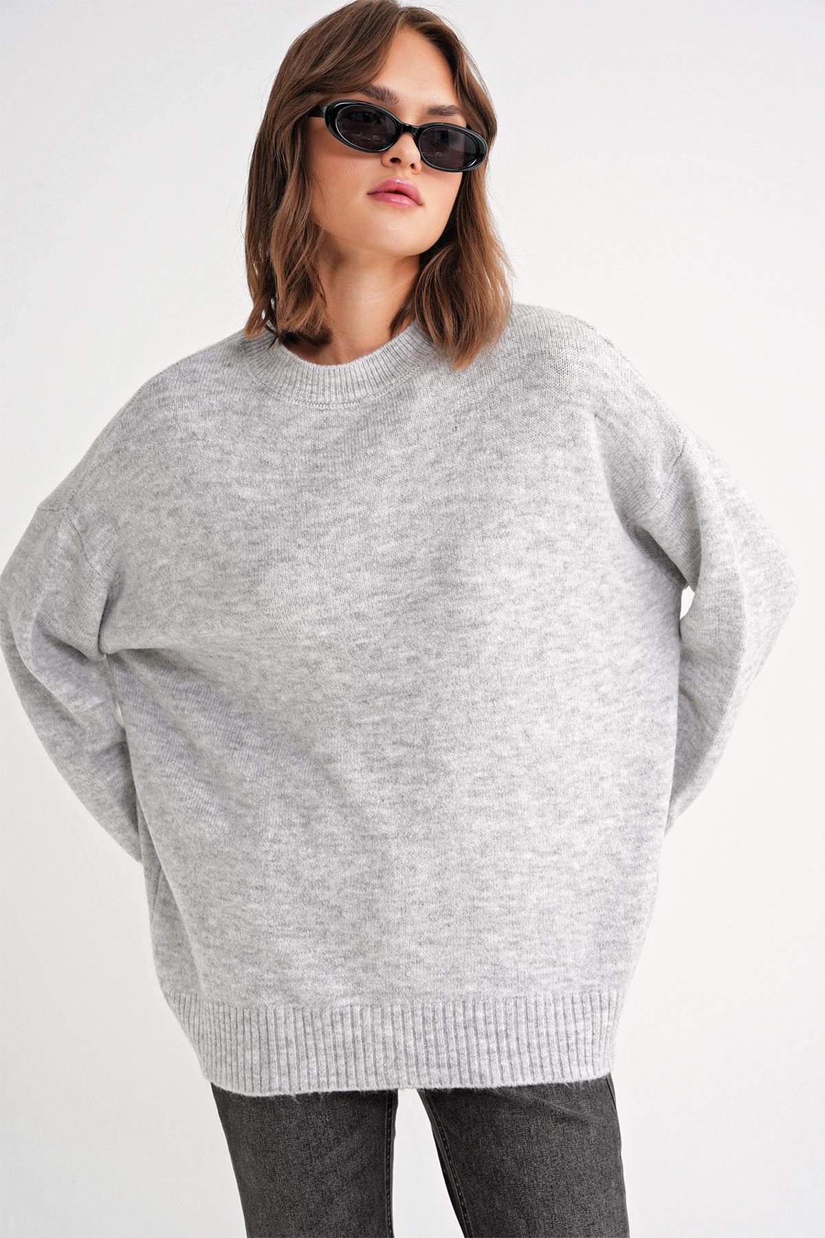 6913 Kadın Salaş Yumuşak Dokulu Triko Kazak Gri