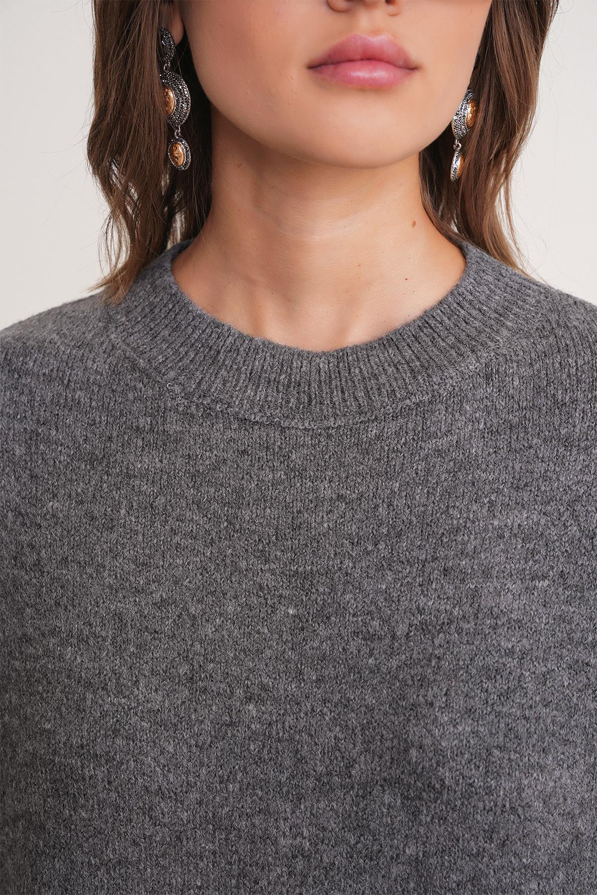 6913 Kadın Salaş Yumuşak Dokulu Triko Kazak Antrasit